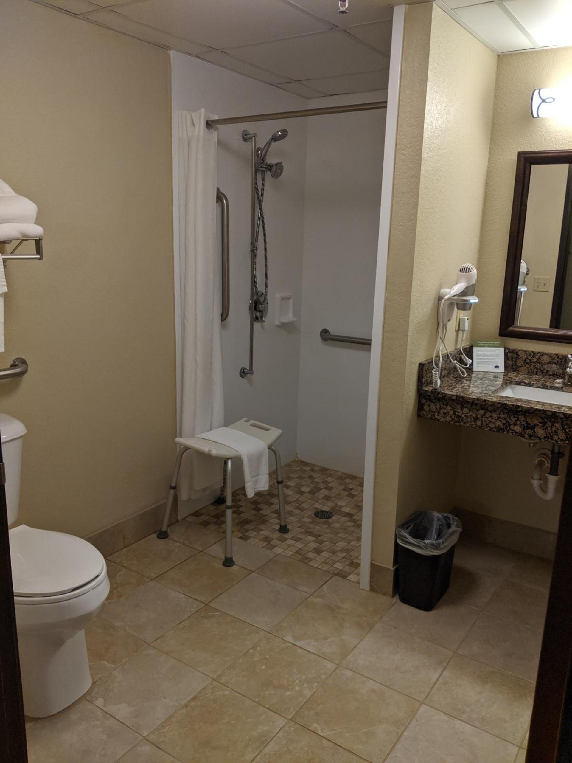 AmericInn by Wyndham St. Peter photo 4