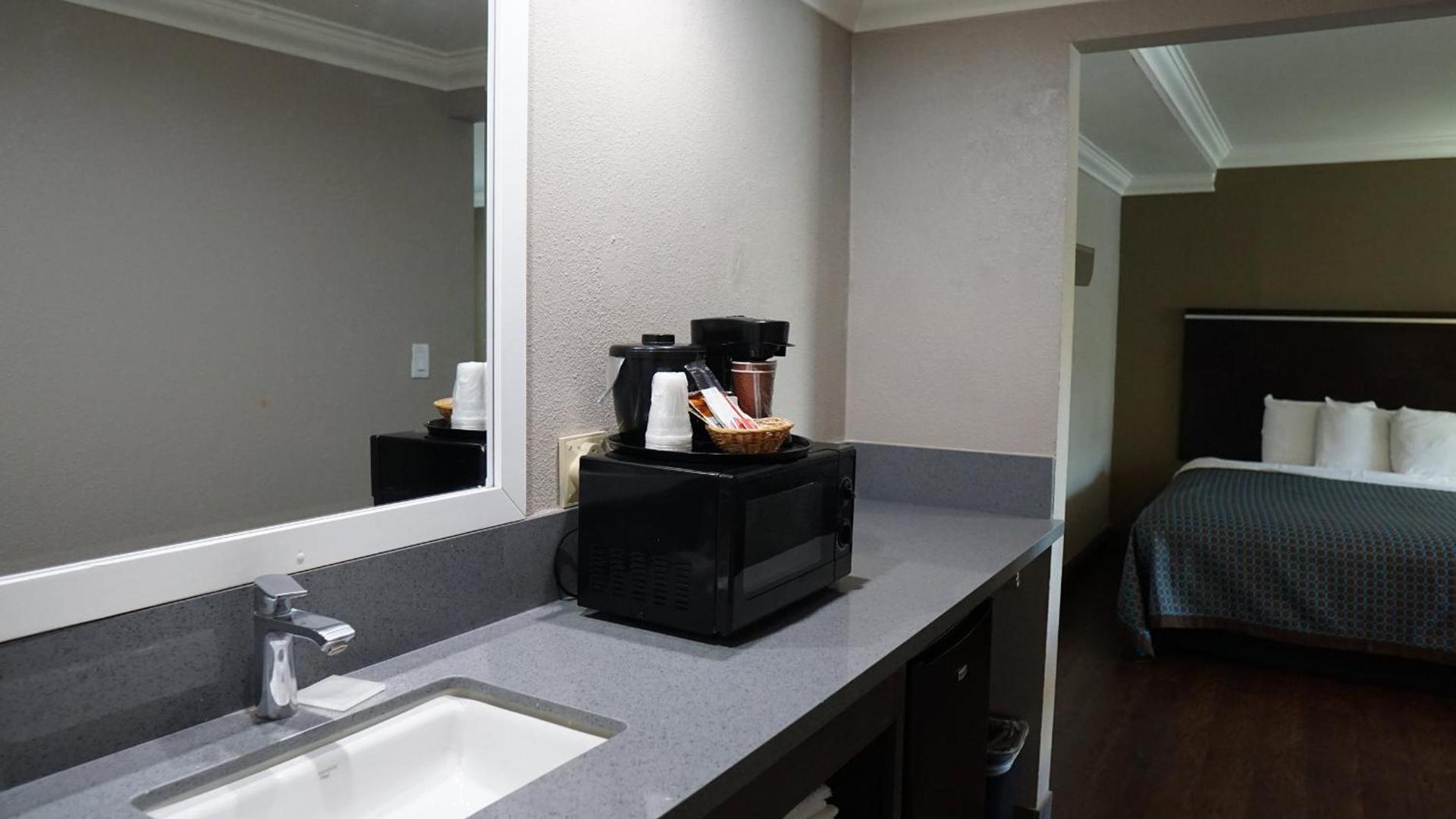Hawthorne Plaza Inn Near LAX photo 16