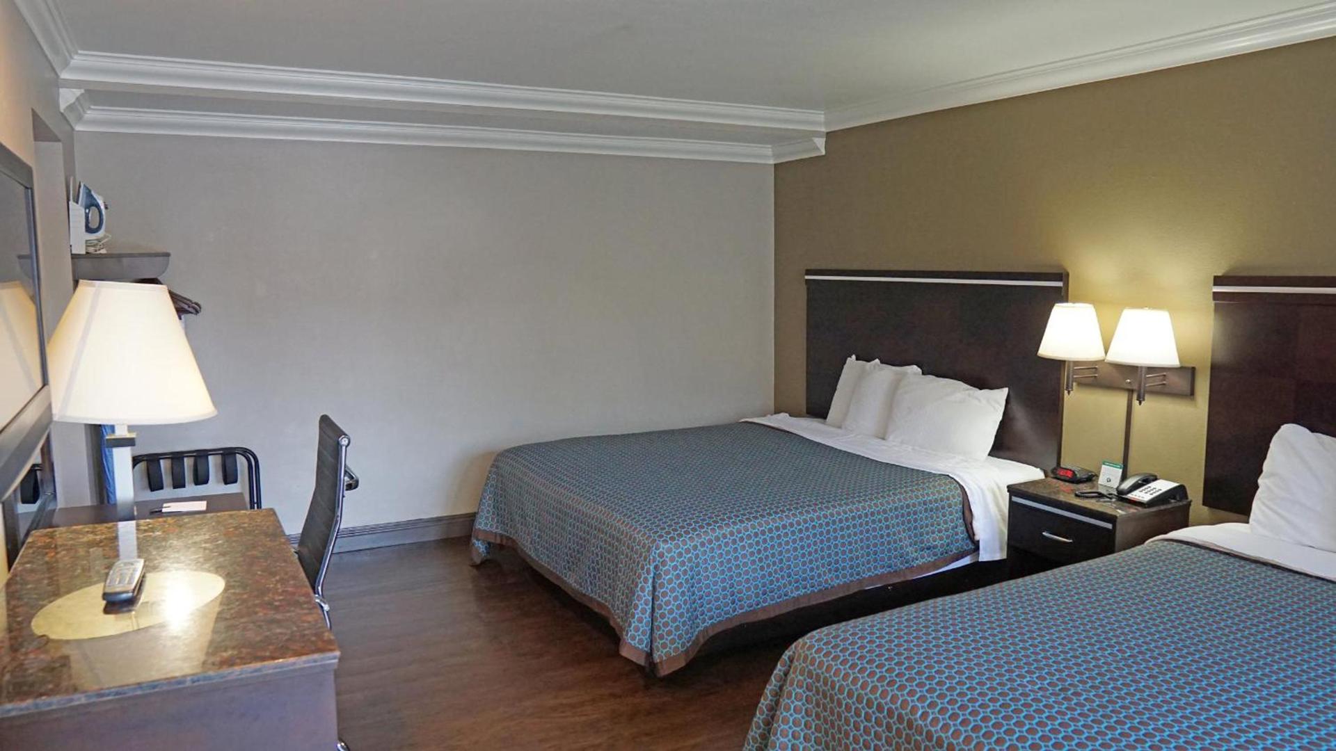 Hawthorne Plaza Inn Near LAX photo 12