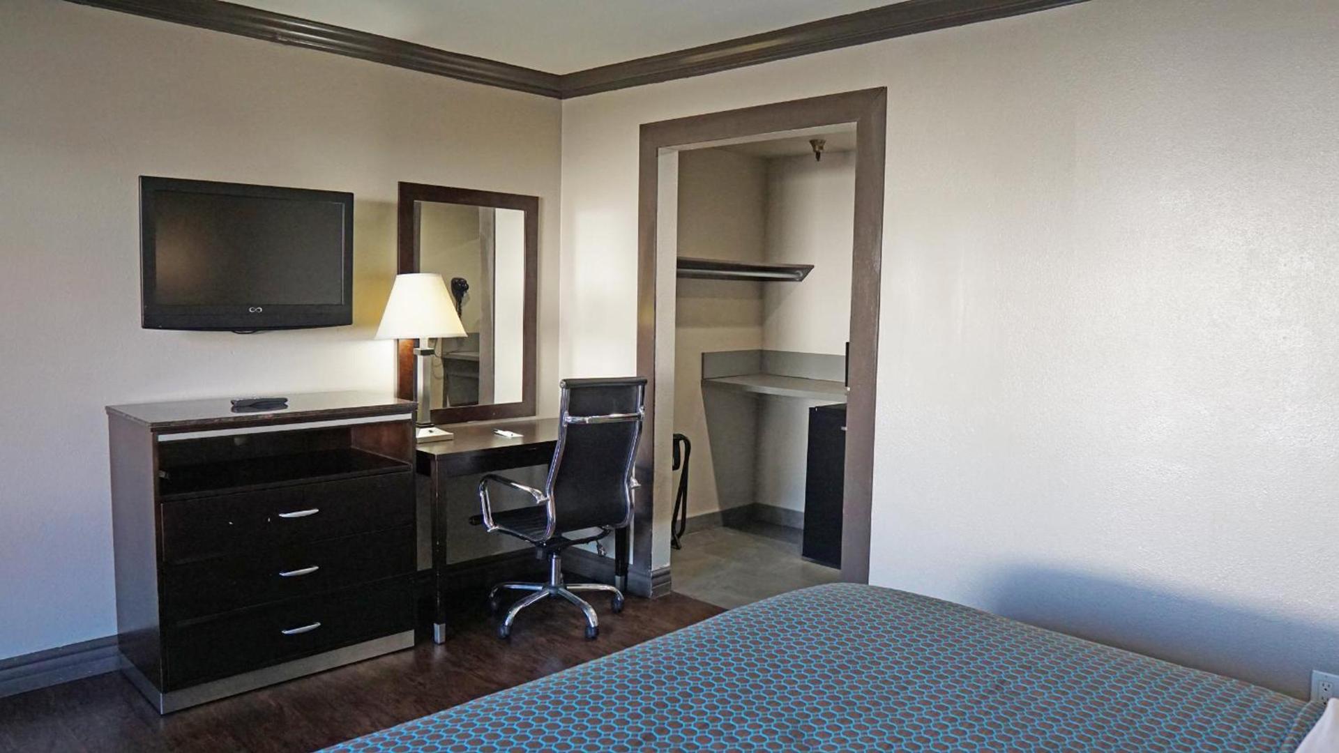 Hawthorne Plaza Inn Near LAX photo 13