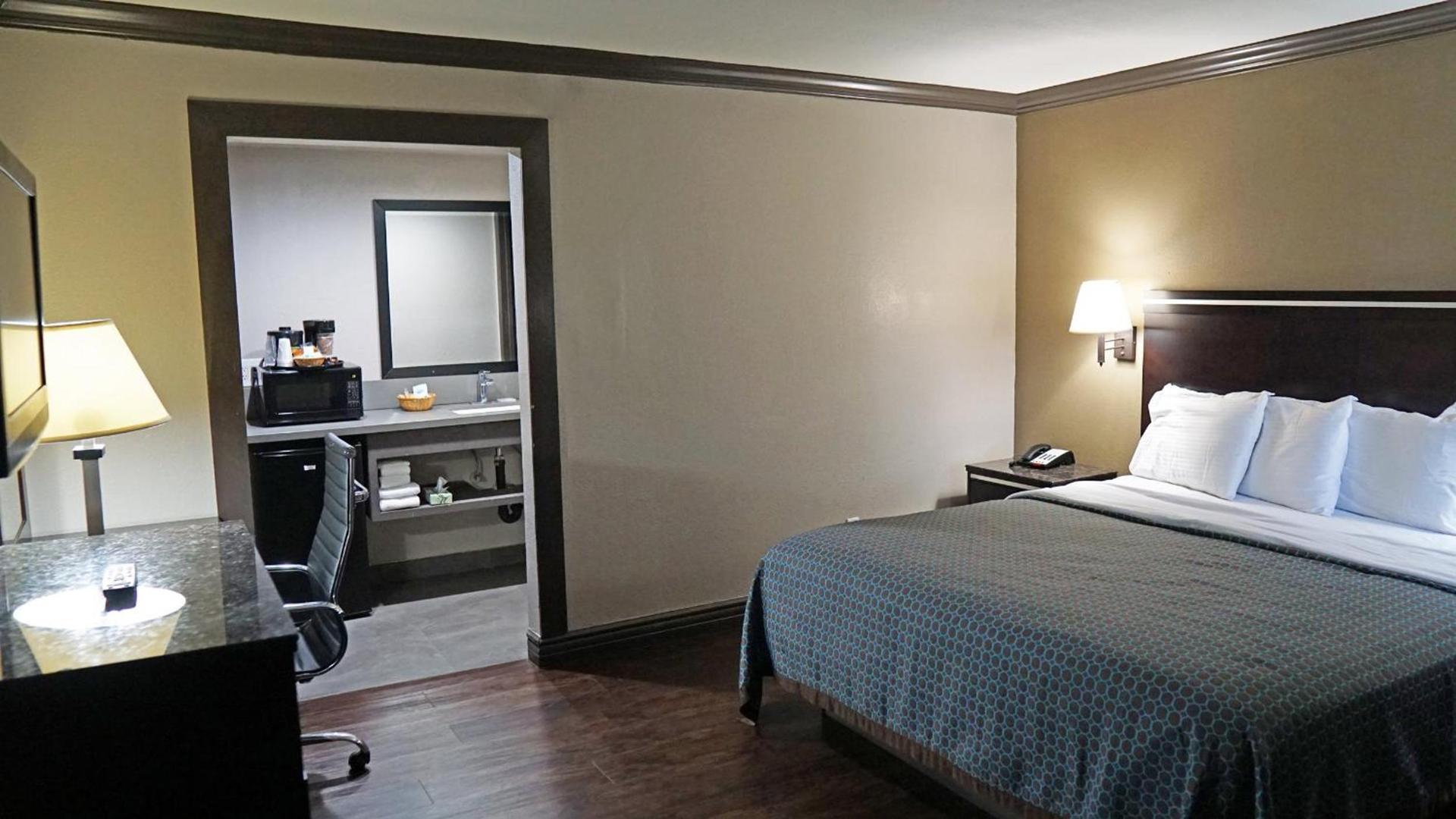 Hawthorne Plaza Inn Near LAX photo 6