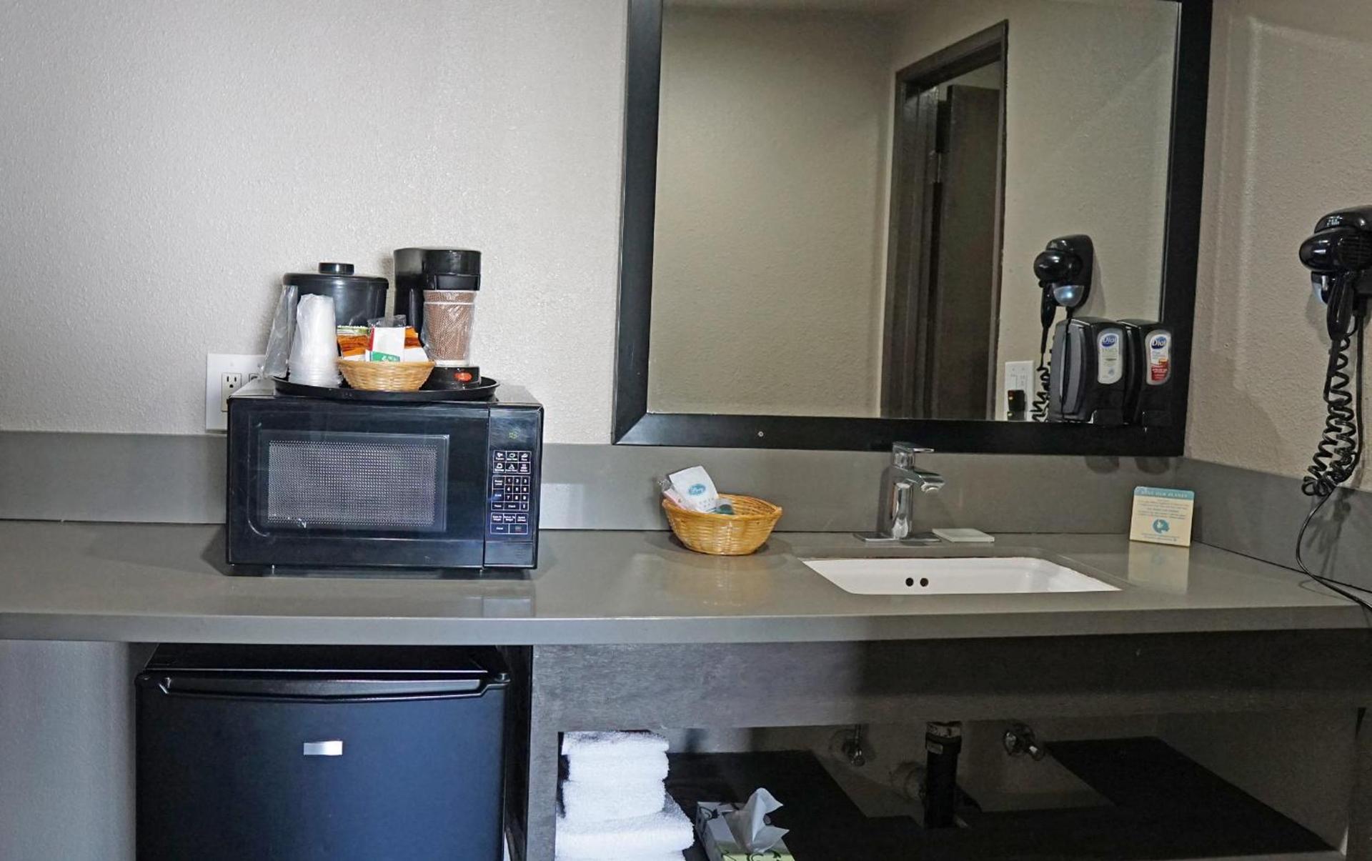 Hawthorne Plaza Inn Near LAX photo 15