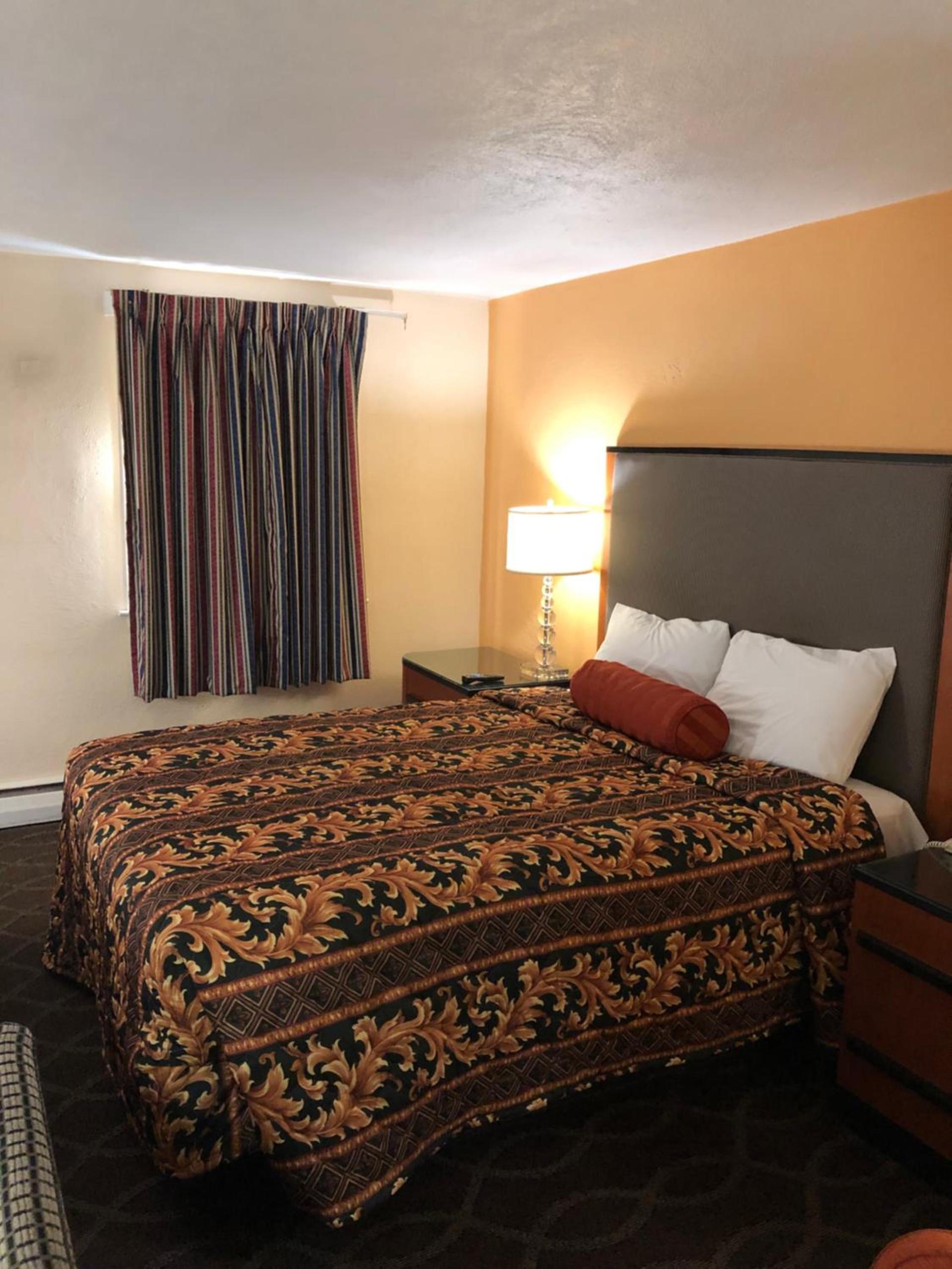 Sentinel Motel photo 46