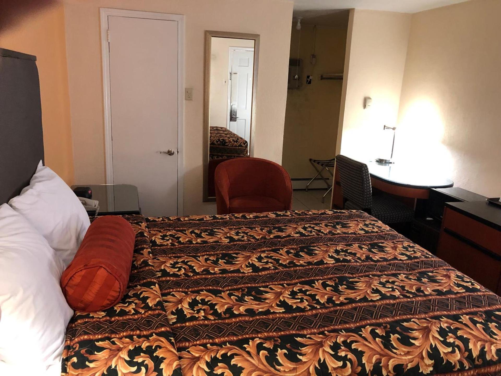 Sentinel Motel photo 41