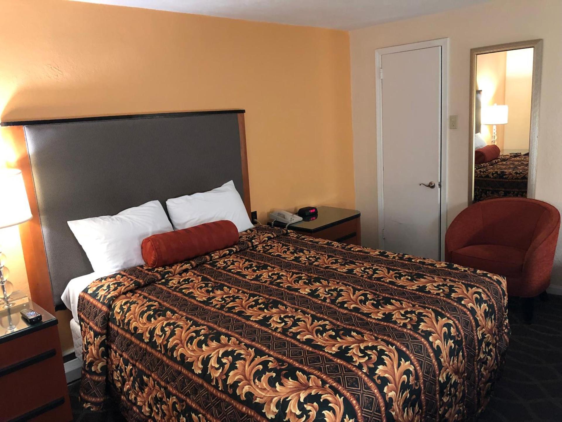 Sentinel Motel photo 40