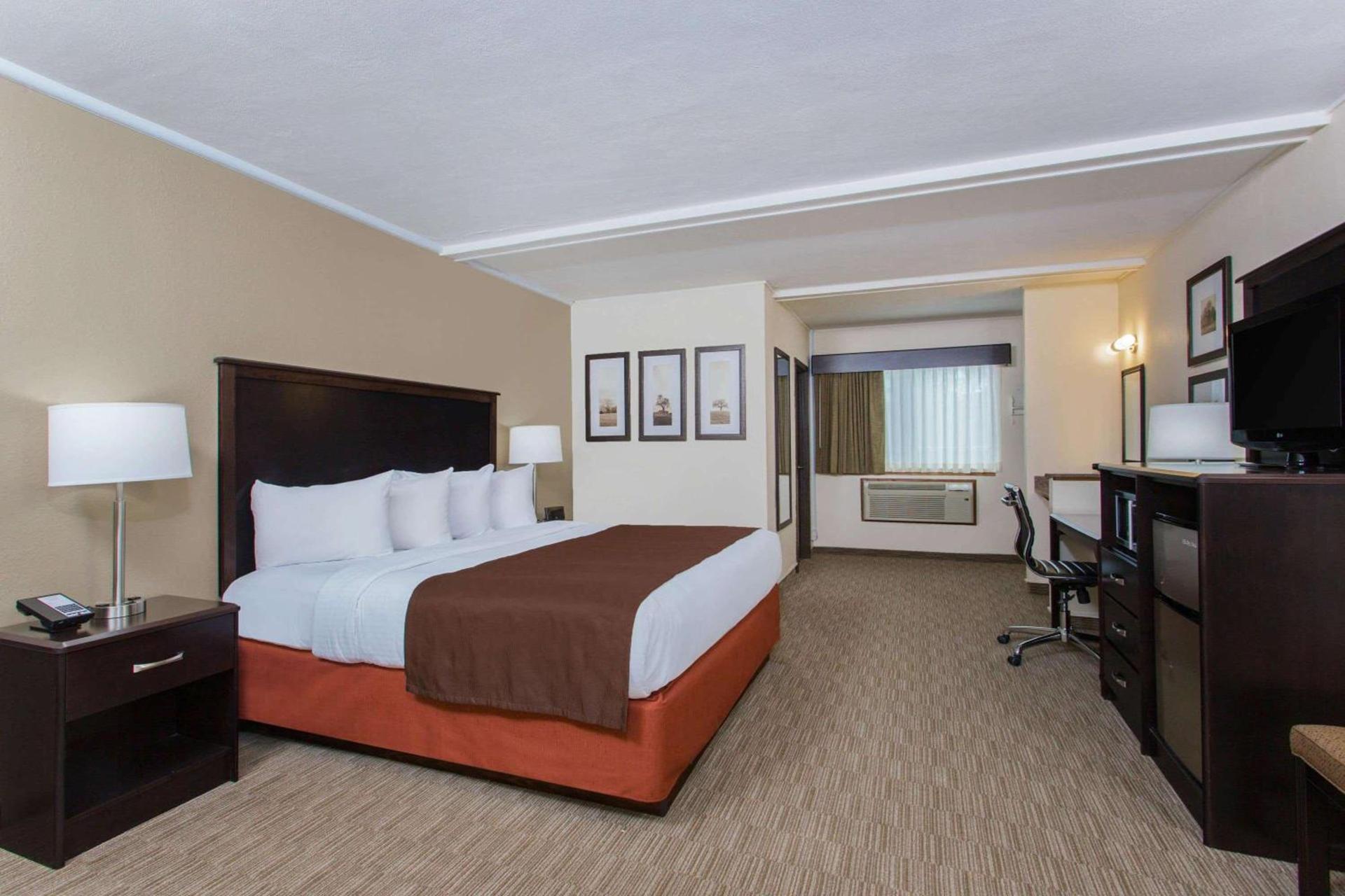 AmericInn by Wyndham Janesville photo 19