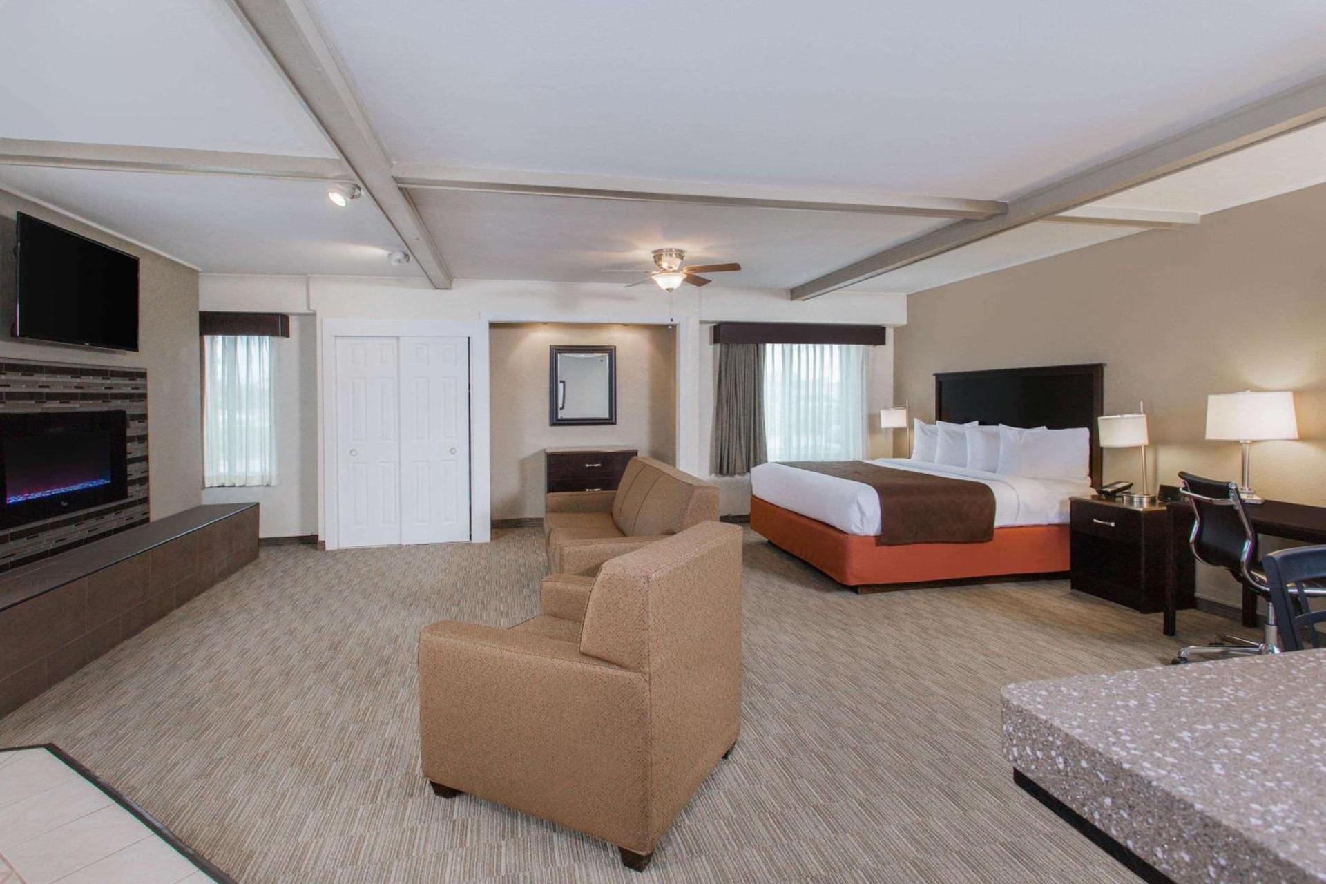AmericInn by Wyndham Janesville photo 31