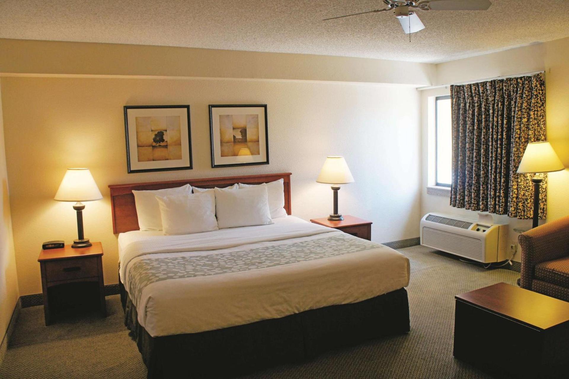 La Quinta by Wyndham Albuquerque Journal Ctr NW photo 20