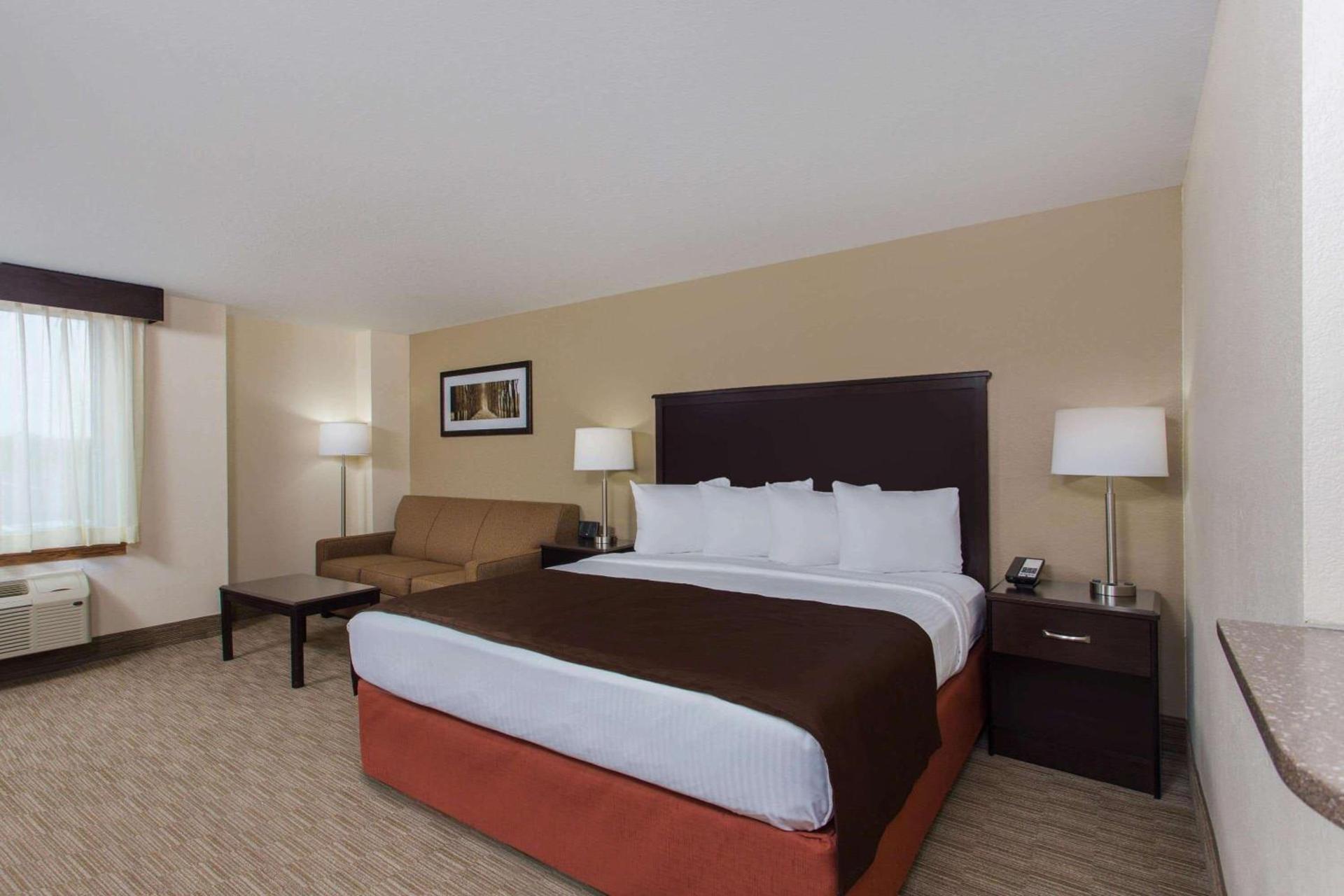 AmericInn by Wyndham Janesville photo 18