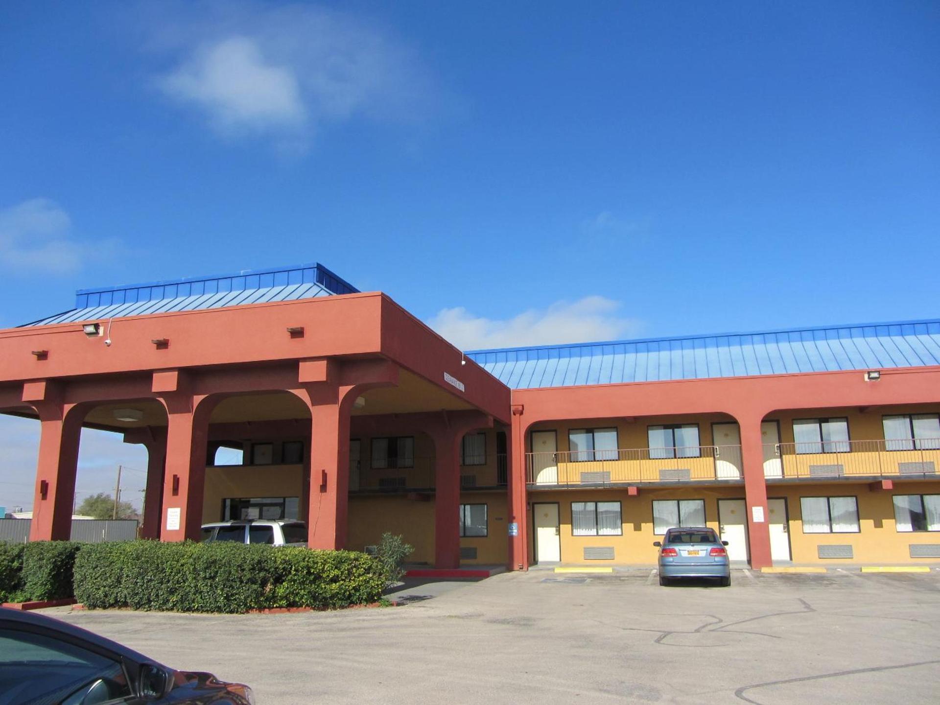 Days Inn by Wyndham Midland photo 25