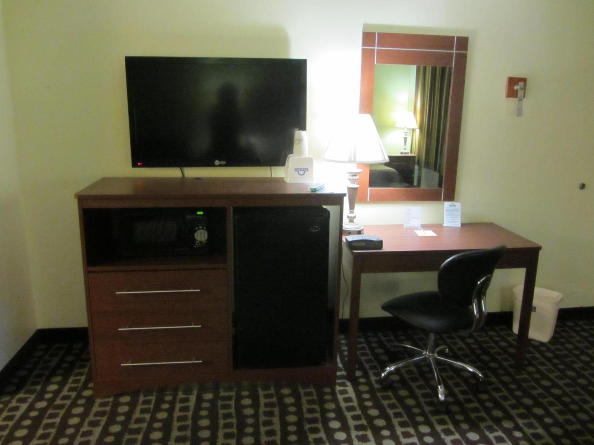 Days Inn by Wyndham Midland photo 30