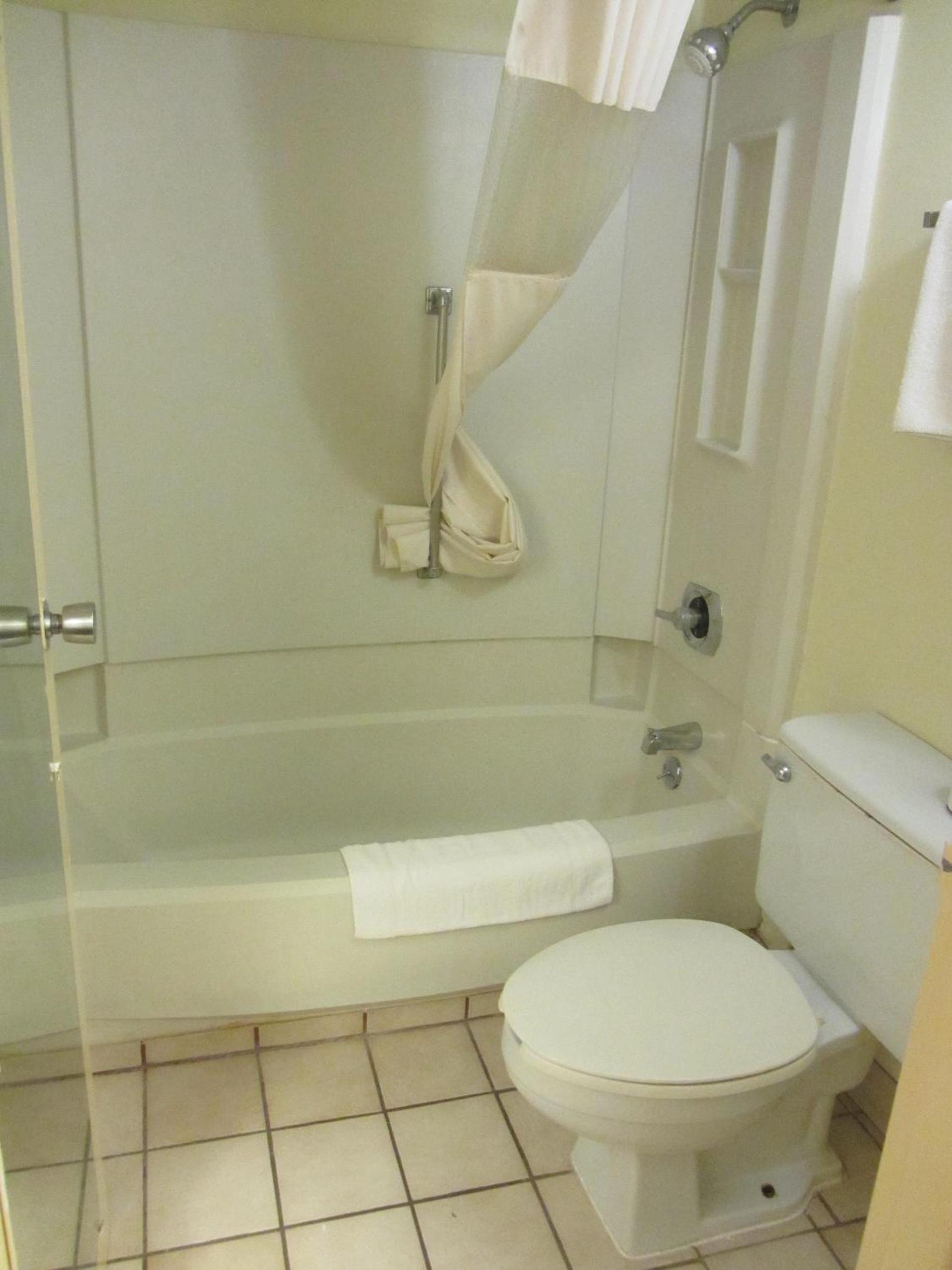 Days Inn by Wyndham Midland photo 28