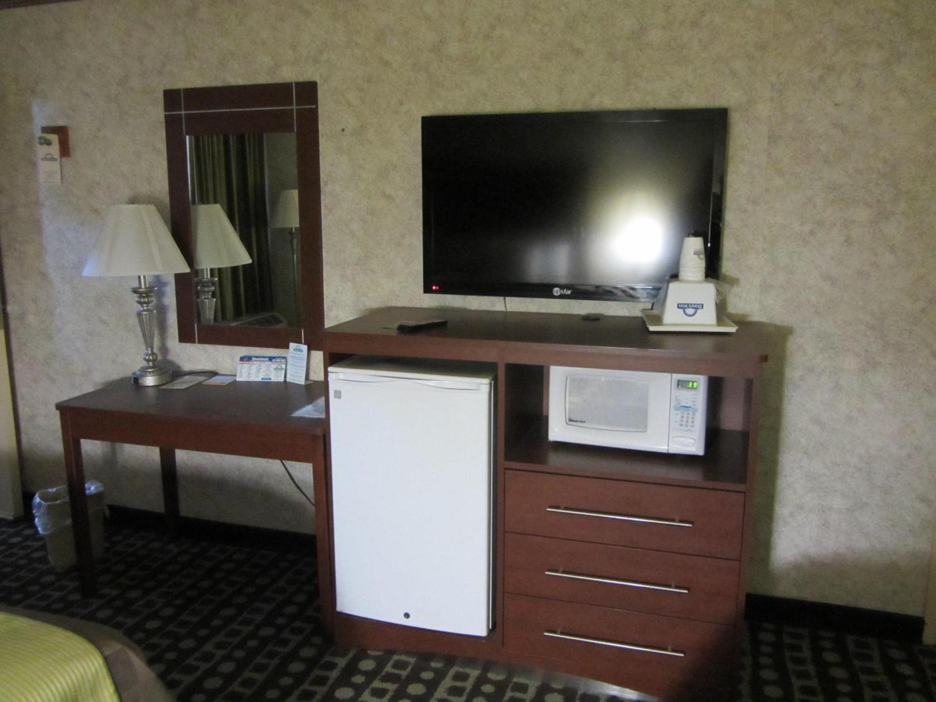 Days Inn by Wyndham Midland photo 31