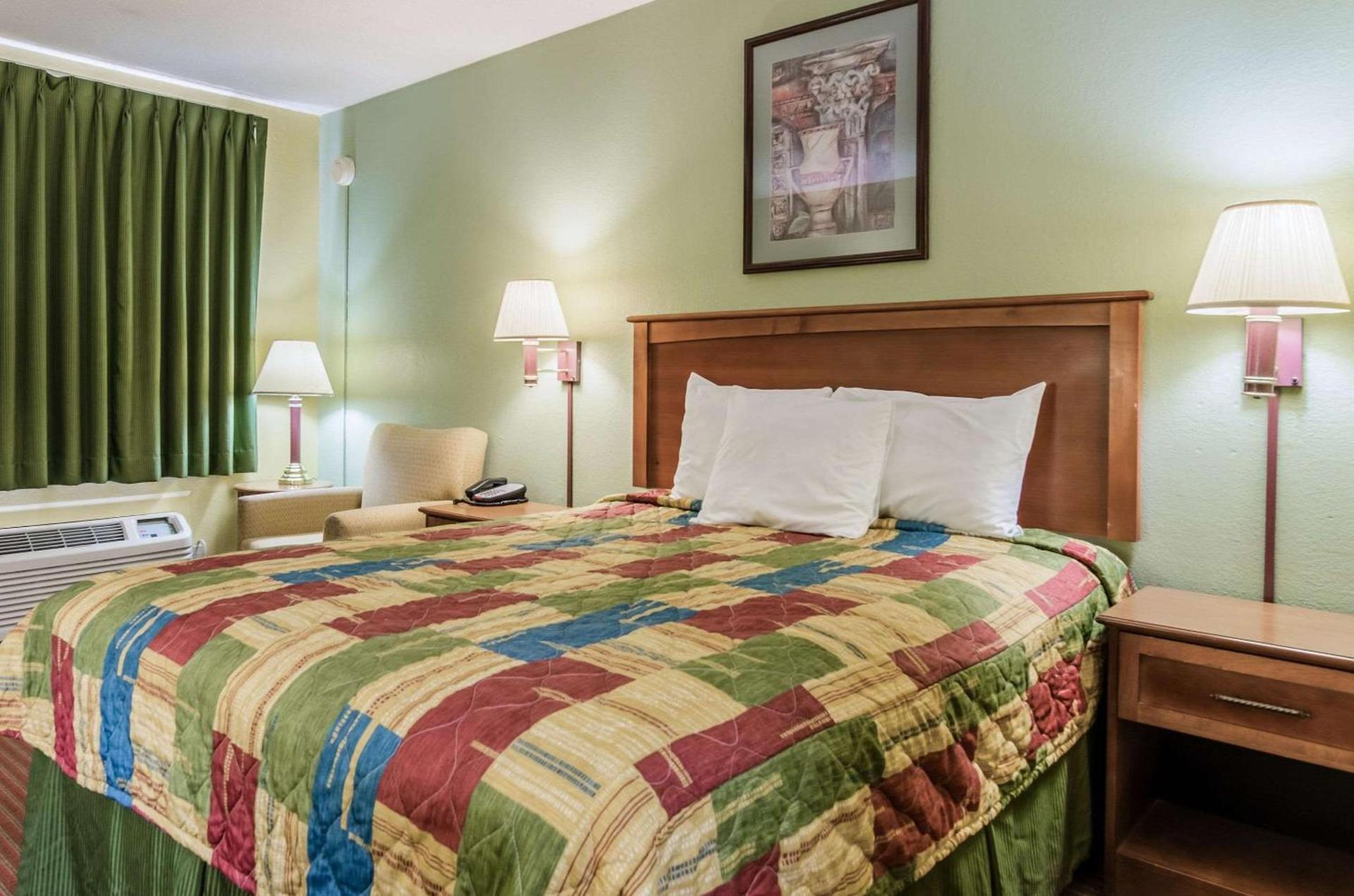 Regency Inn photo 15