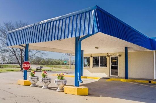 Regency Inn photo 3