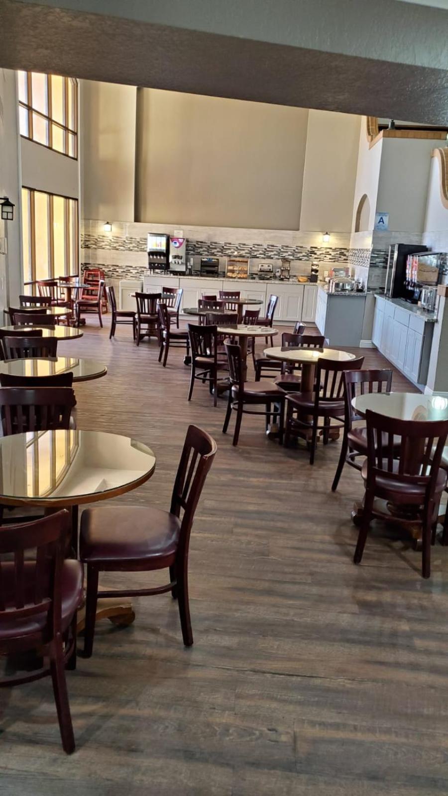 Ramada by Wyndham Barstow photo 10