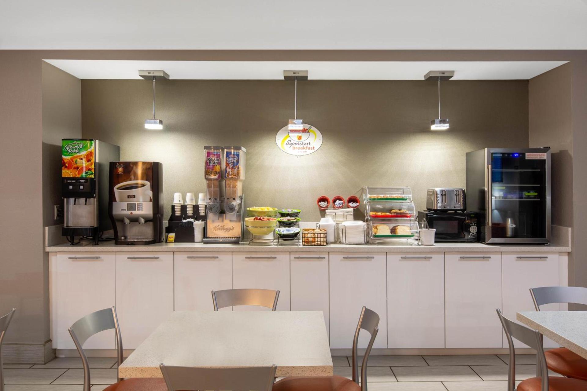 Super 8 by Wyndham Ottawa photo 22