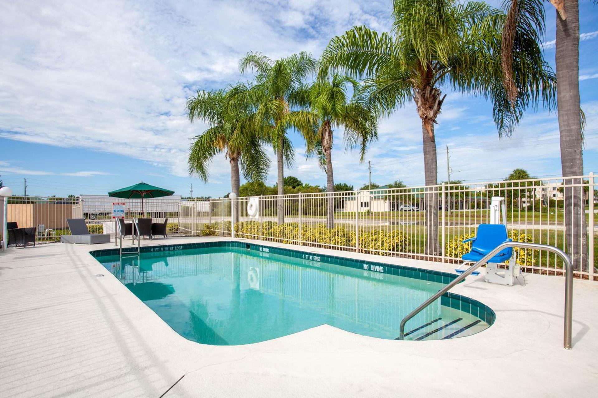 Howard Johnson by Wyndham Vero Beach/I-95 photo 42