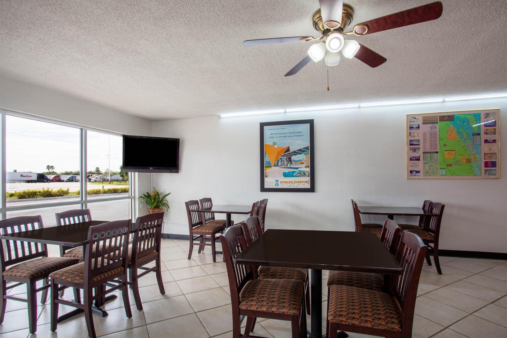 Howard Johnson by Wyndham Vero Beach/I-95 photo 49
