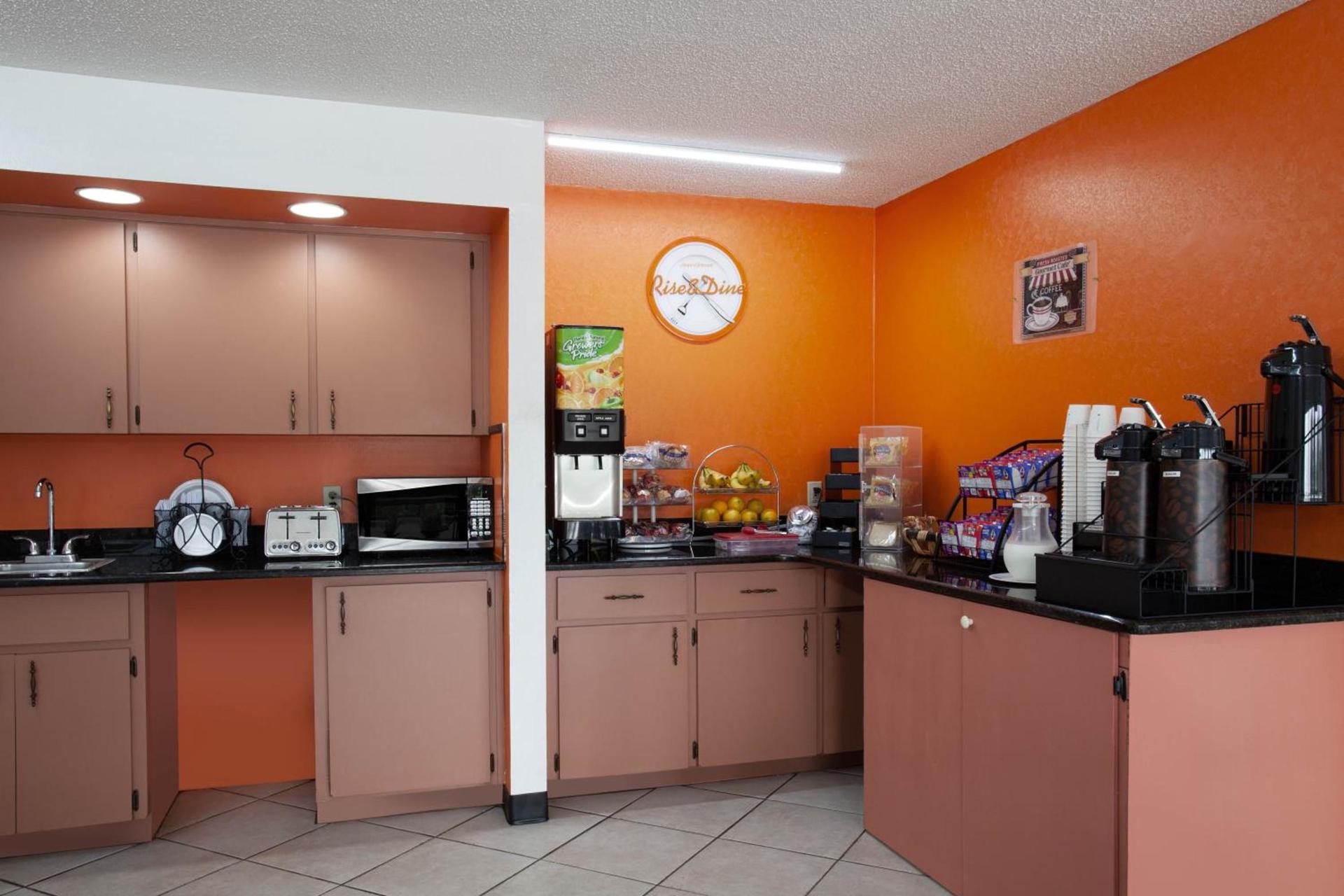 Howard Johnson by Wyndham Vero Beach/I-95 photo 50