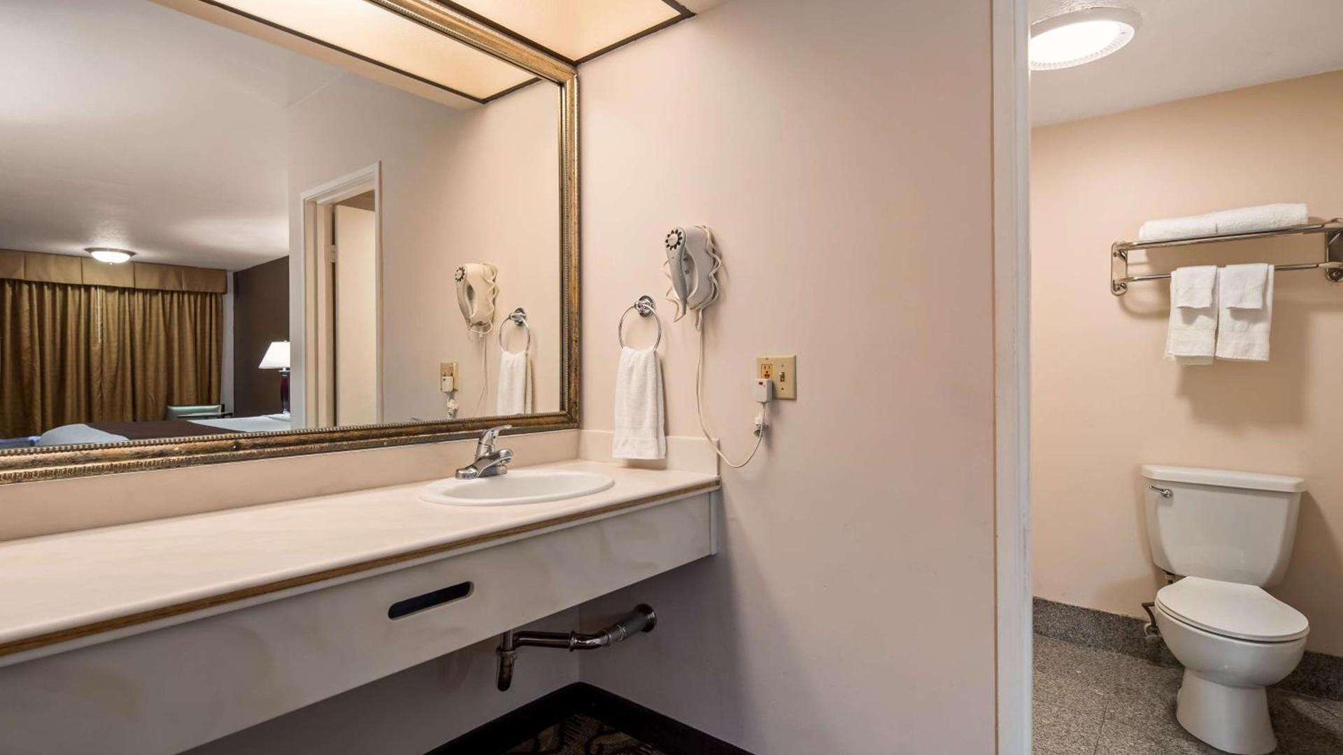 Best Western Airport Plaza Hotel – LAX Airport LA Stadium photo 26