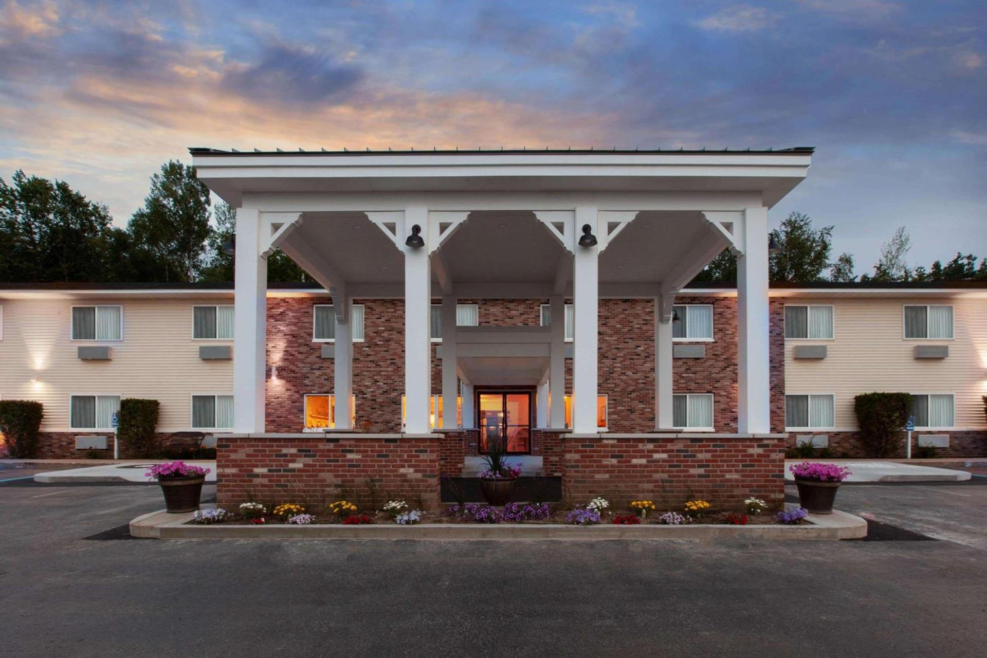 Quality Inn Petoskey photo 4