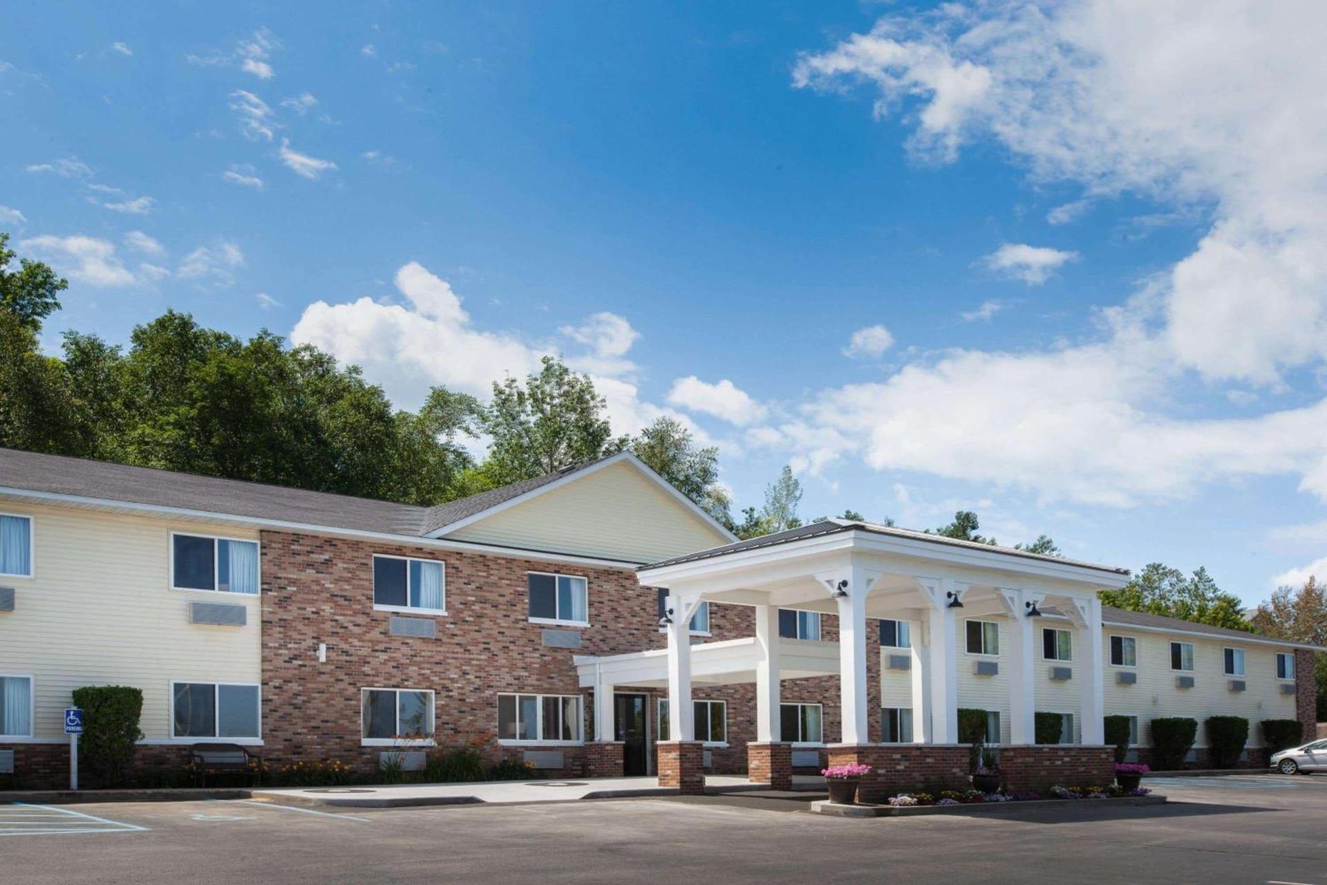 Quality Inn Petoskey photo 2