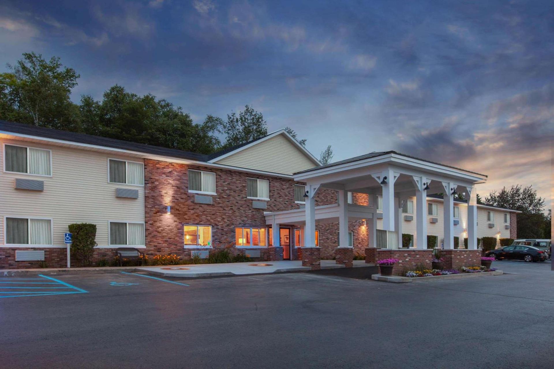 Quality Inn Petoskey photo 3