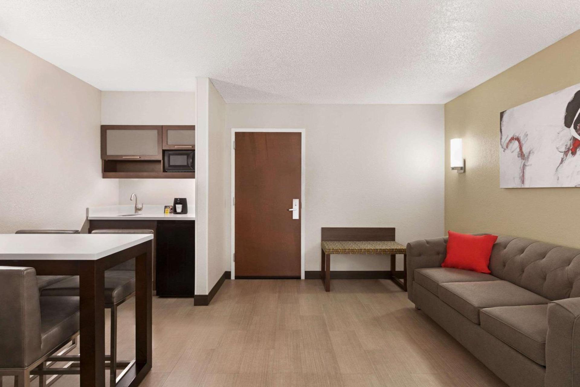 Ramada by Wyndham Suites Orlando Airport- Free Airport Shuttle photo 36