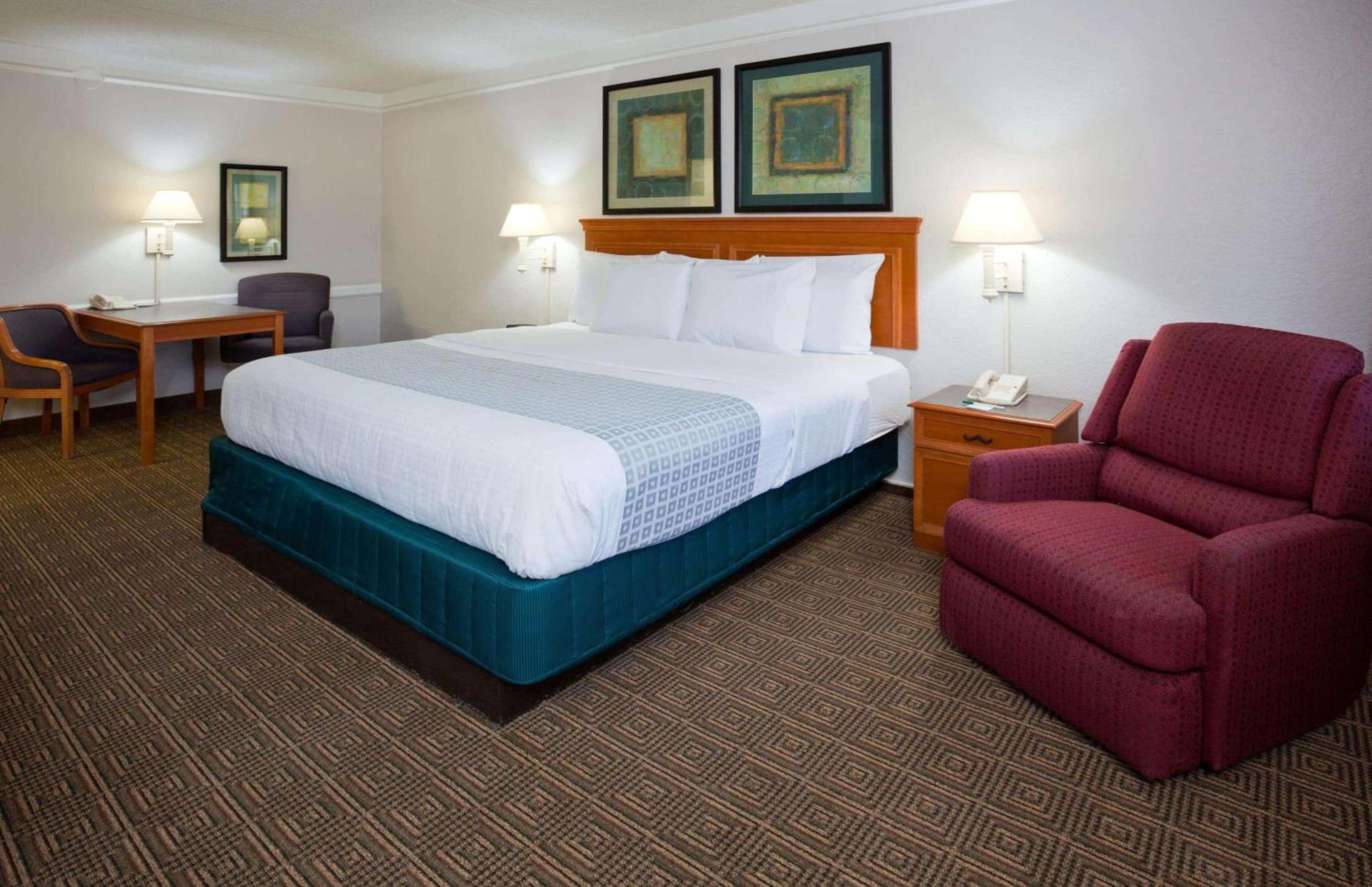 La Quinta Inn by Wyndham Albuquerque Airport photo 8