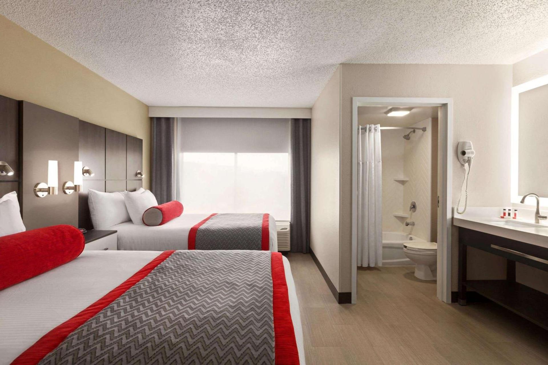 Ramada by Wyndham Suites Orlando Airport- Free Airport Shuttle photo 23