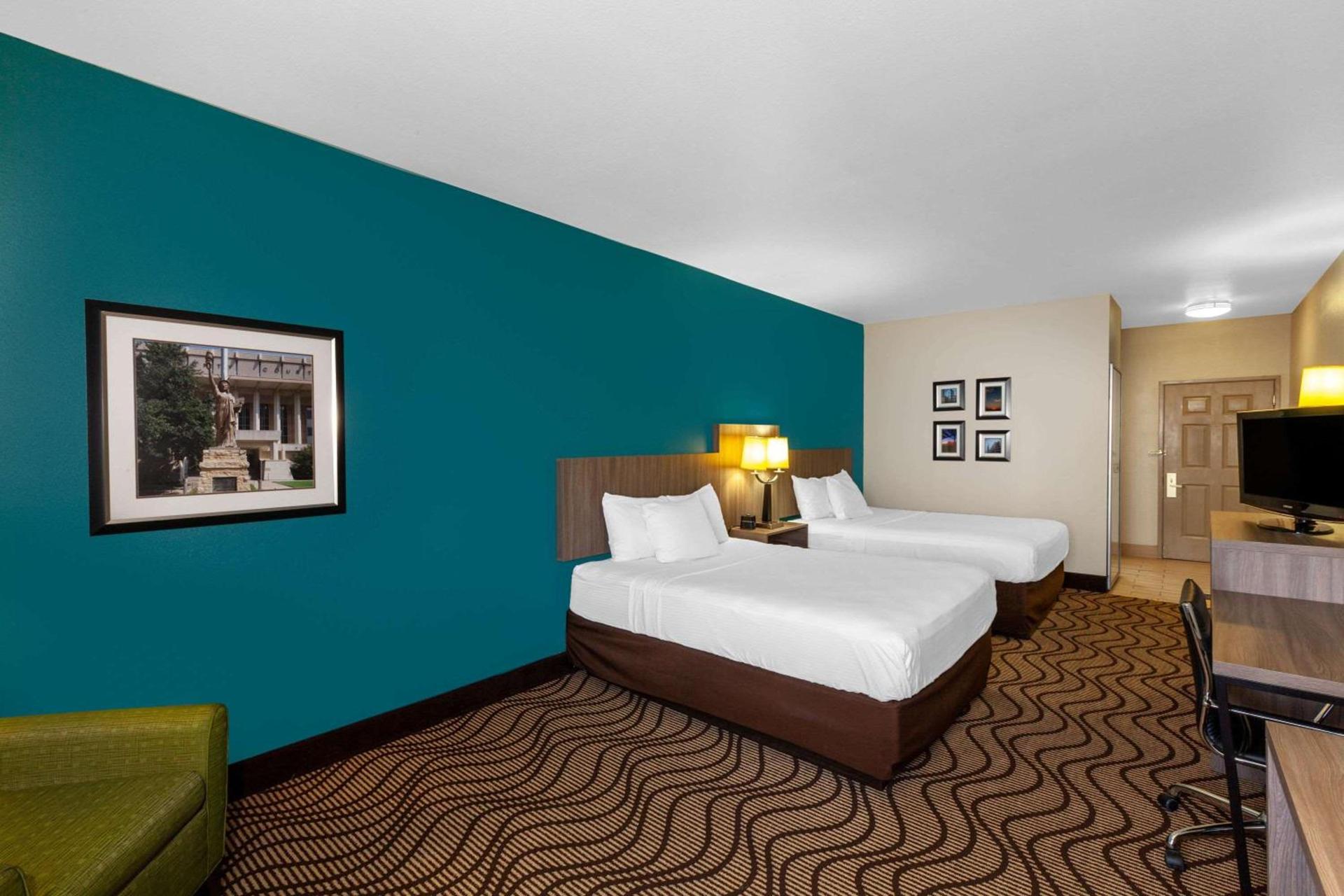La Quinta by Wyndham Midland North photo 11