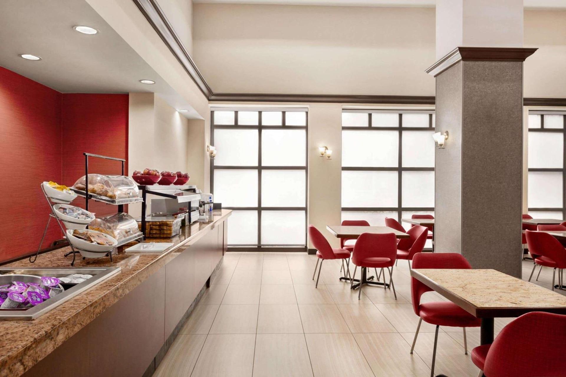 Ramada by Wyndham Suites Orlando Airport- Free Airport Shuttle photo 37
