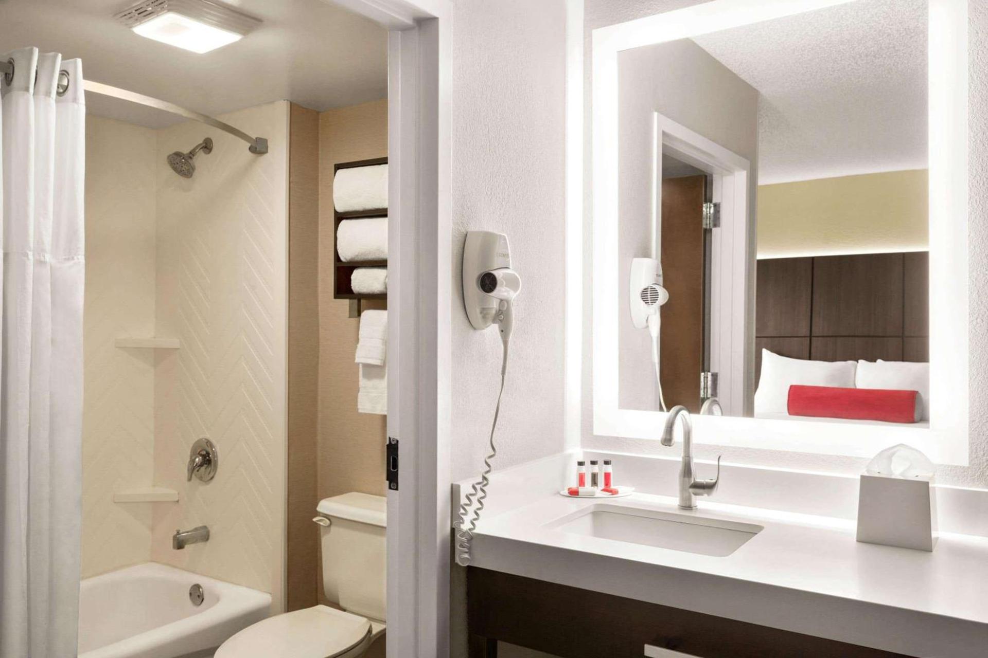 Ramada by Wyndham Suites Orlando Airport- Free Airport Shuttle photo 31