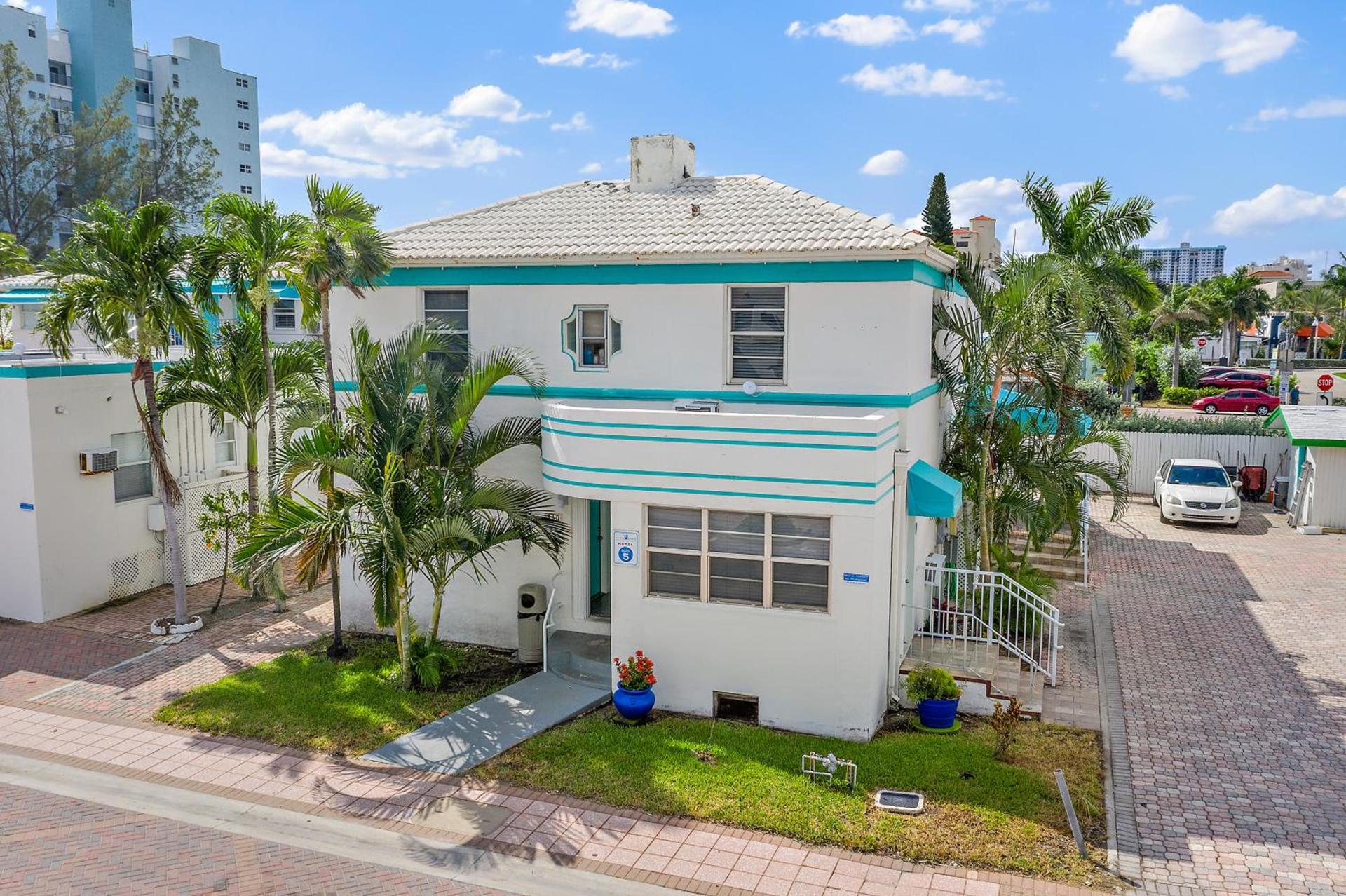 Hollywood Beachside Boutique Suite photo 18