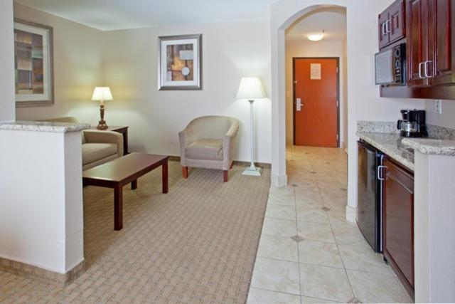 Holiday Inn Express & Suites College Station by IHG photo 67