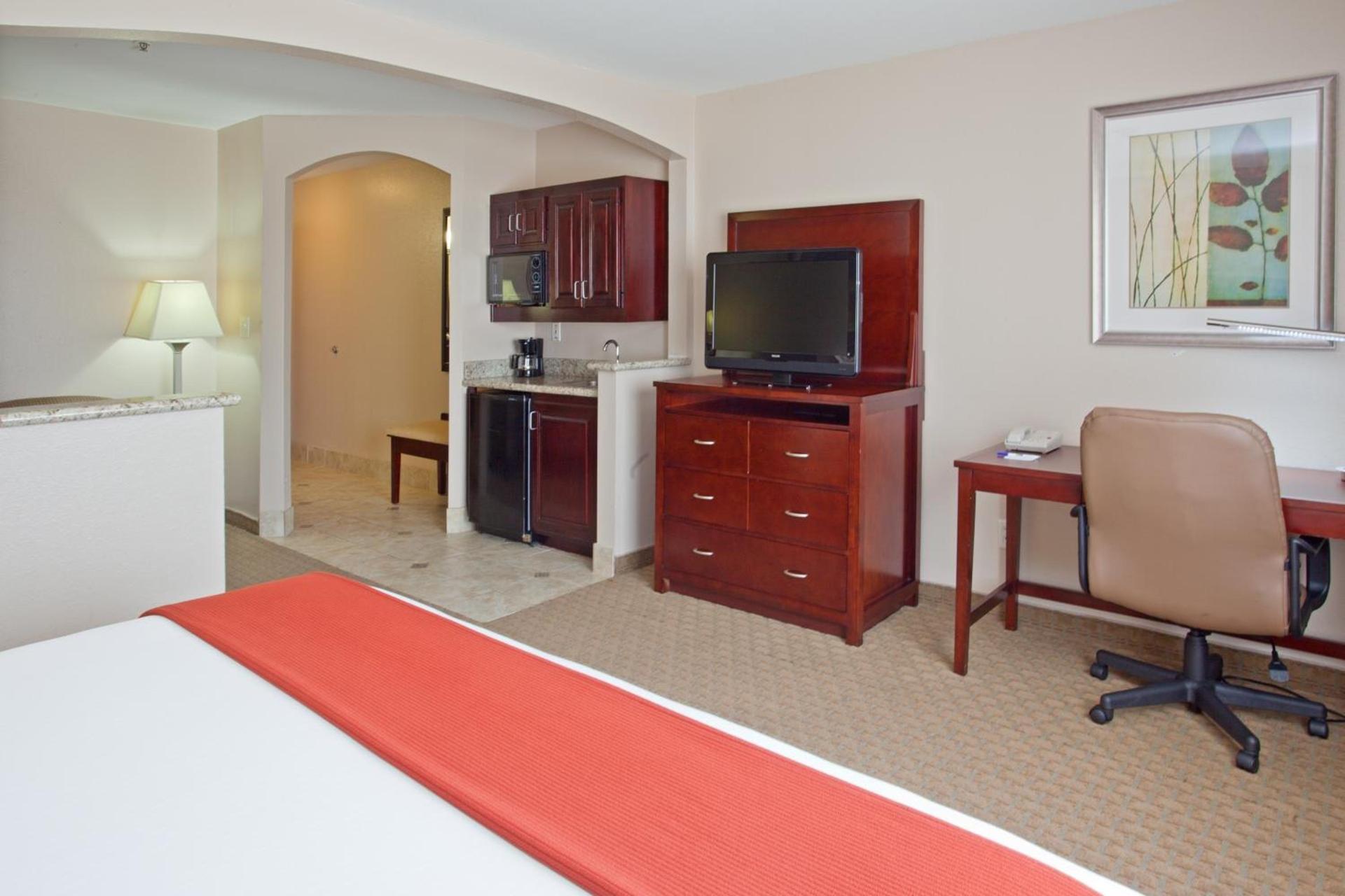 Holiday Inn Express & Suites College Station by IHG photo 78