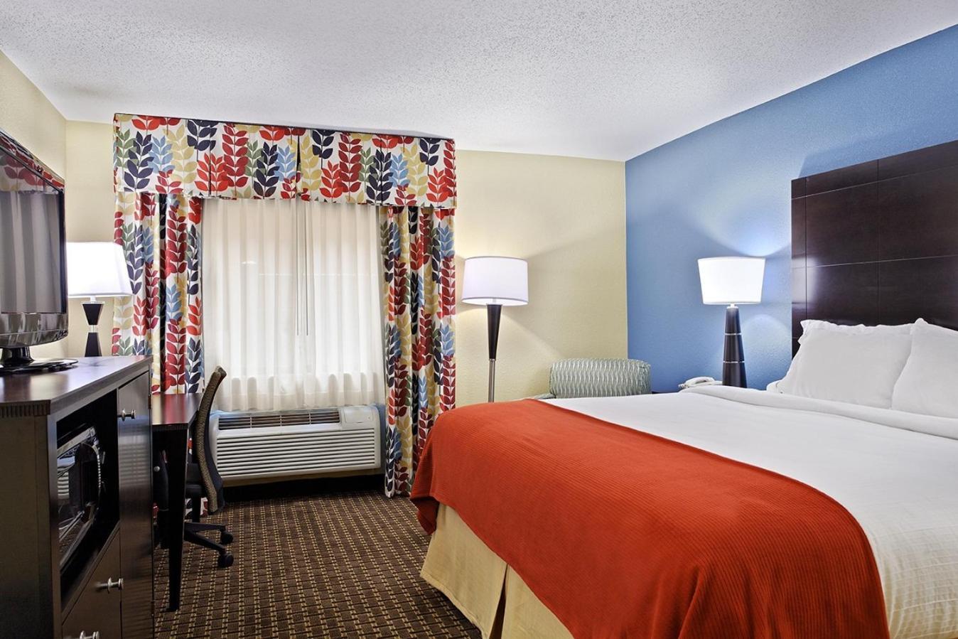 Holiday Inn Express Hotel Fort Campbell-Oak Grove by IHG photo 14