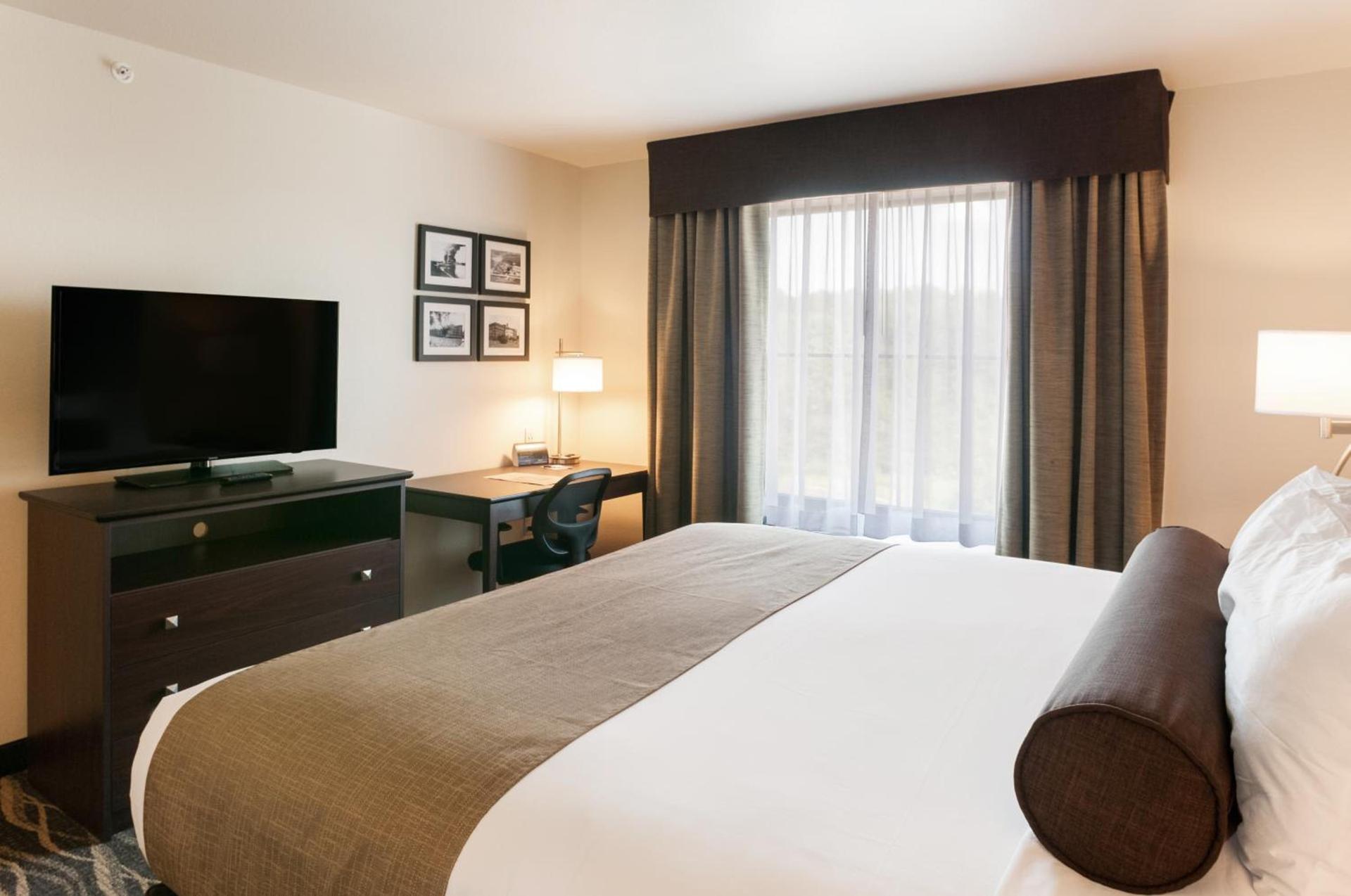 Cobblestone Hotel & Suites Appleton International Airport photo 25