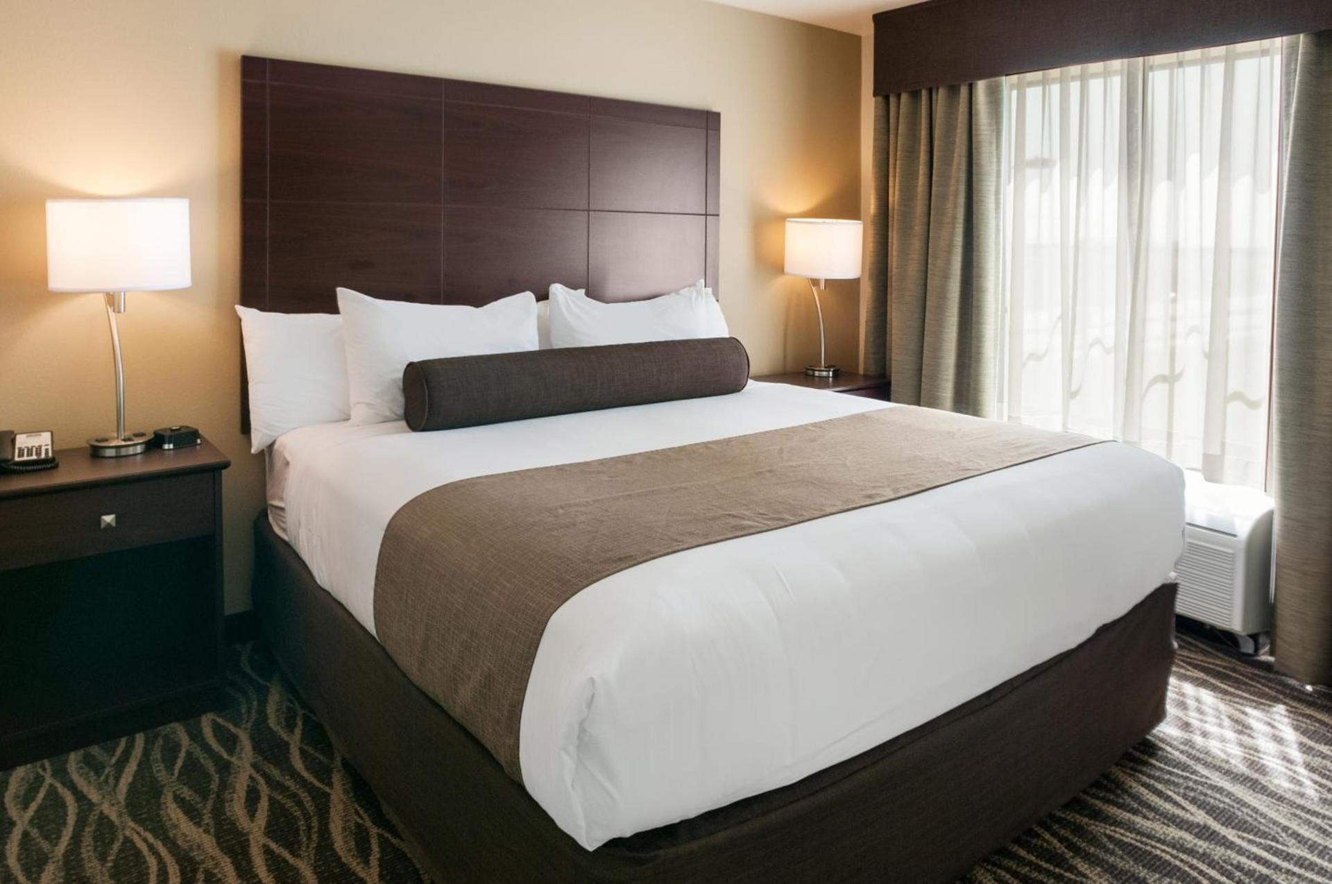 Cobblestone Hotel & Suites Appleton International Airport photo 28