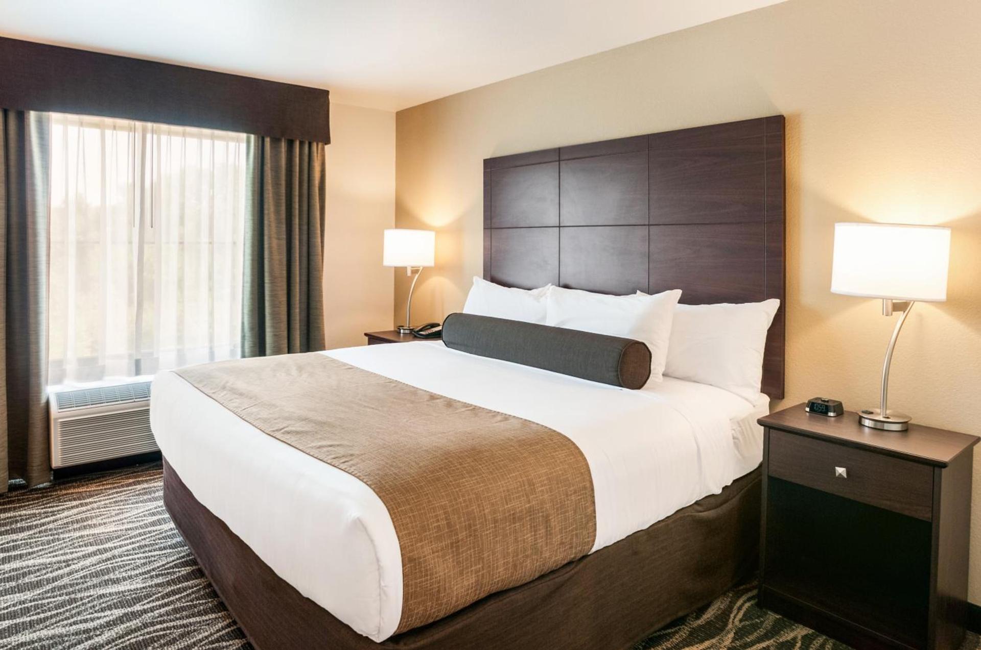 Cobblestone Hotel & Suites Appleton International Airport photo 27