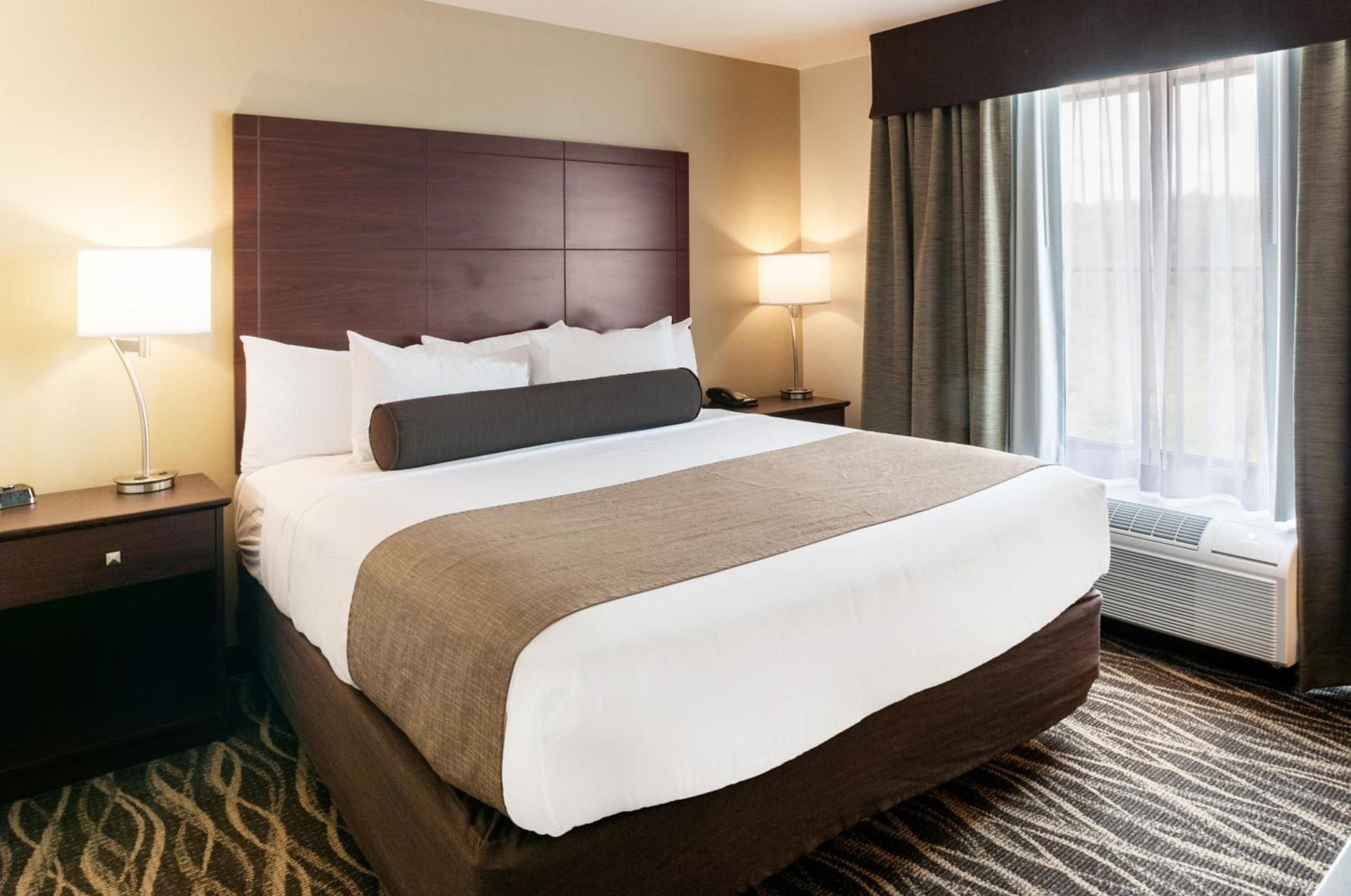 Cobblestone Hotel & Suites Appleton International Airport photo 32