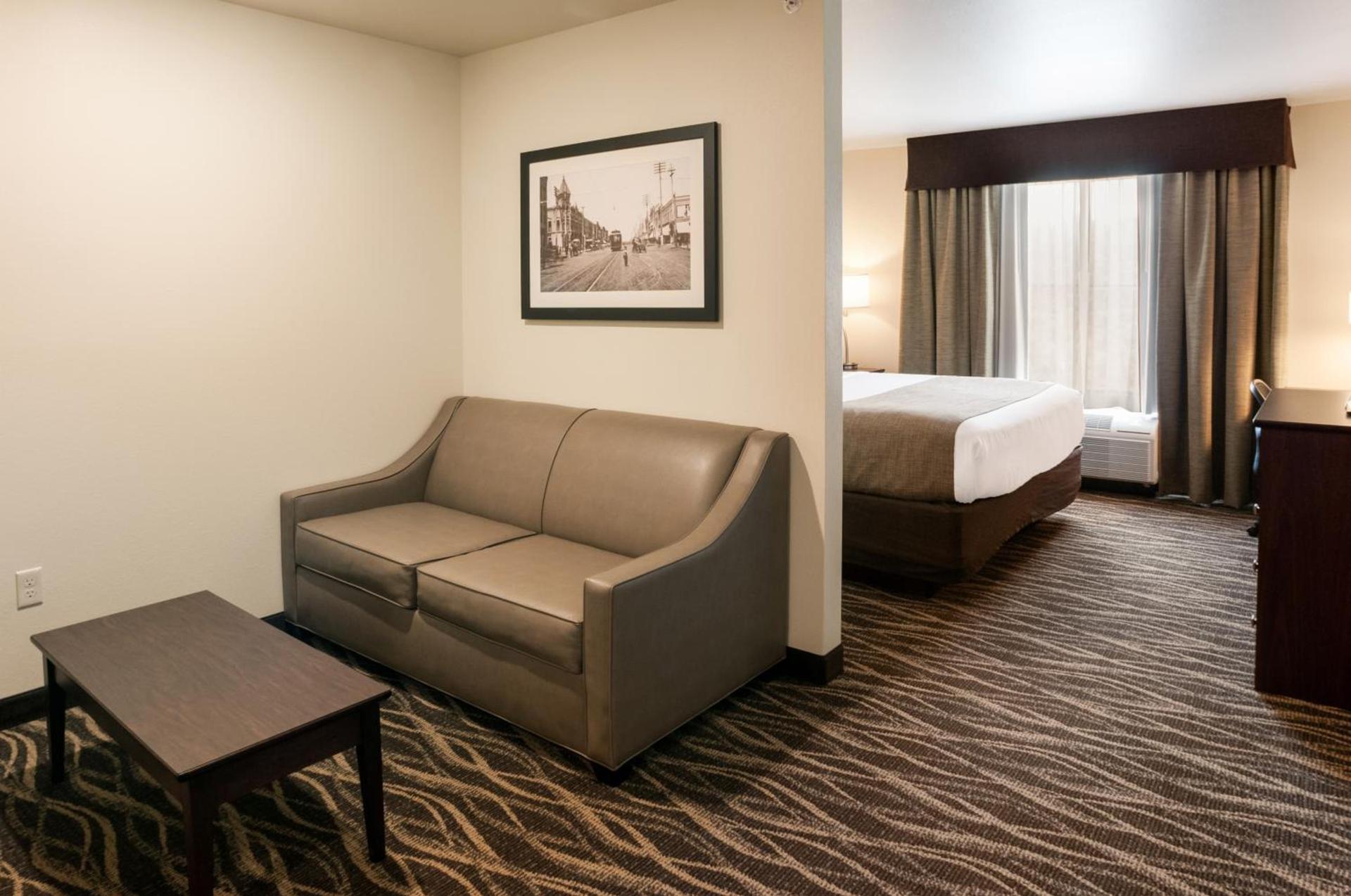 Cobblestone Hotel & Suites Appleton International Airport photo 17