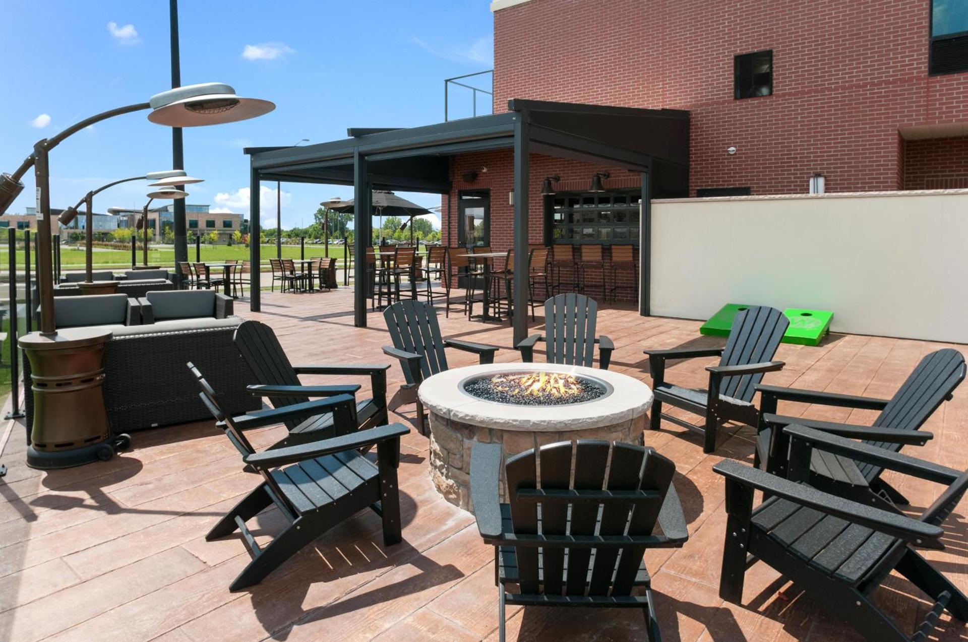 Cobblestone Hotel & Suites Appleton International Airport photo 4
