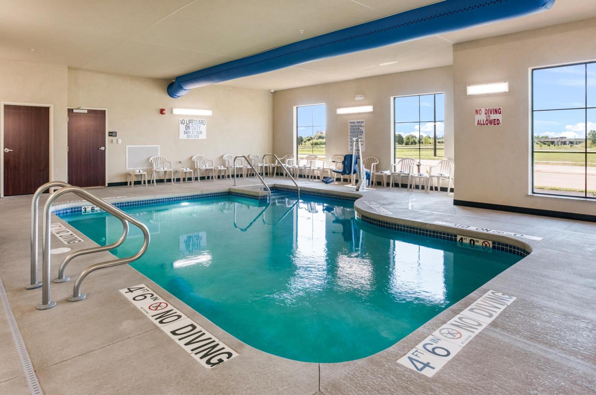 Cobblestone Hotel & Suites Appleton International Airport photo 50