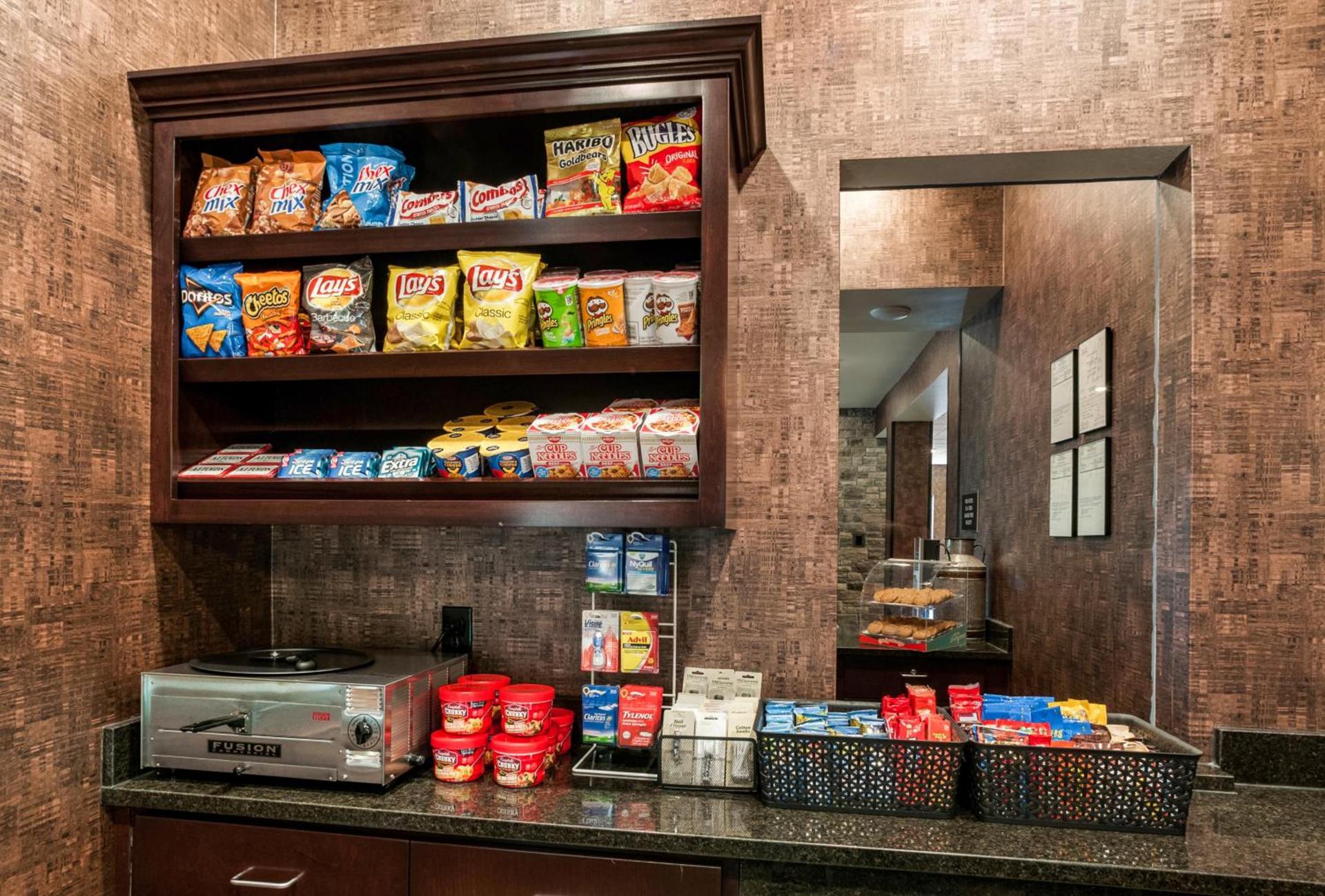 Cobblestone Hotel & Suites Appleton International Airport photo 37
