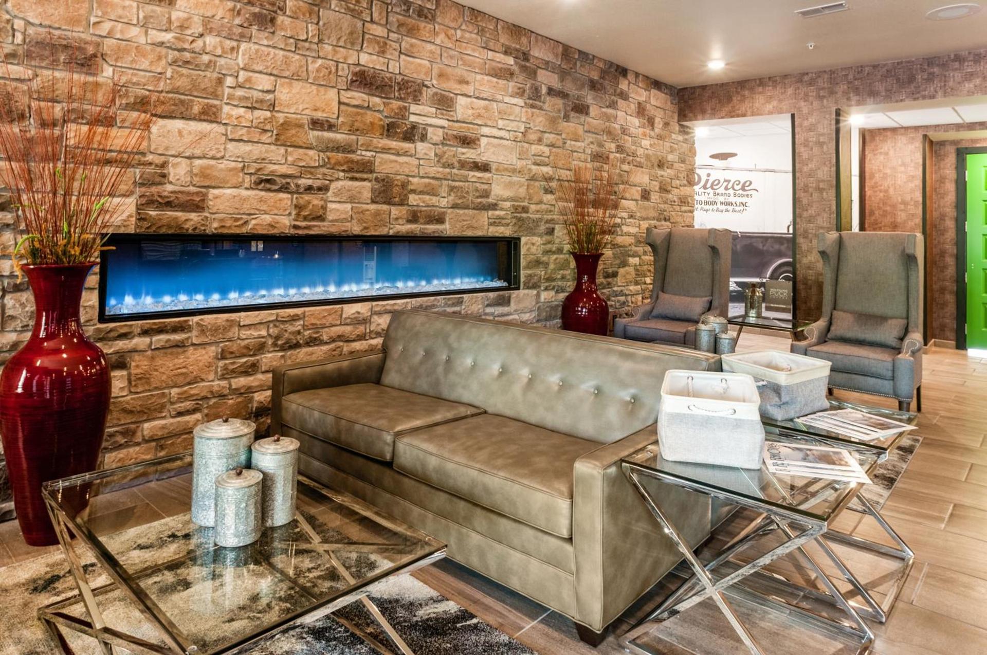 Cobblestone Hotel & Suites Appleton International Airport photo 36