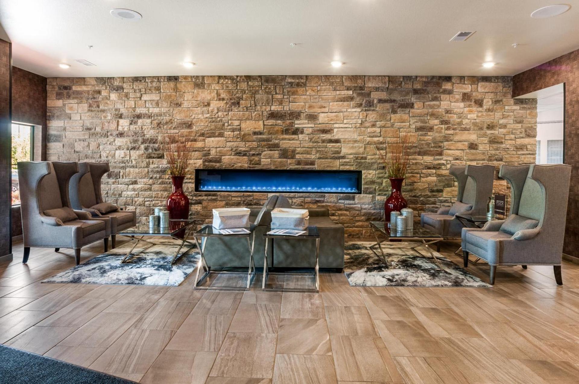 Cobblestone Hotel & Suites Appleton International Airport photo 35