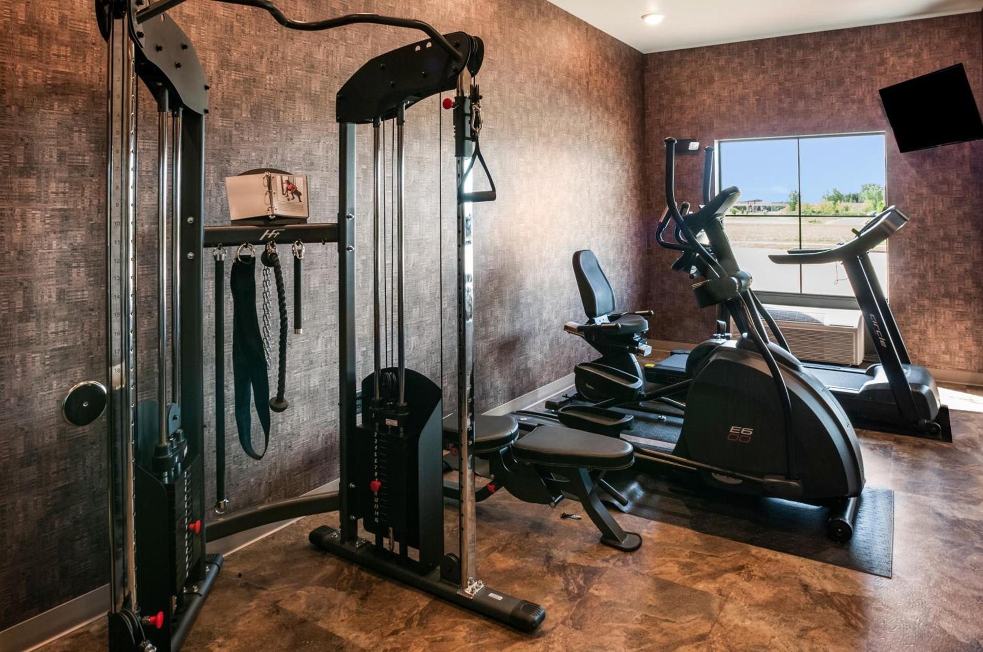 Cobblestone Hotel & Suites Appleton International Airport photo 33