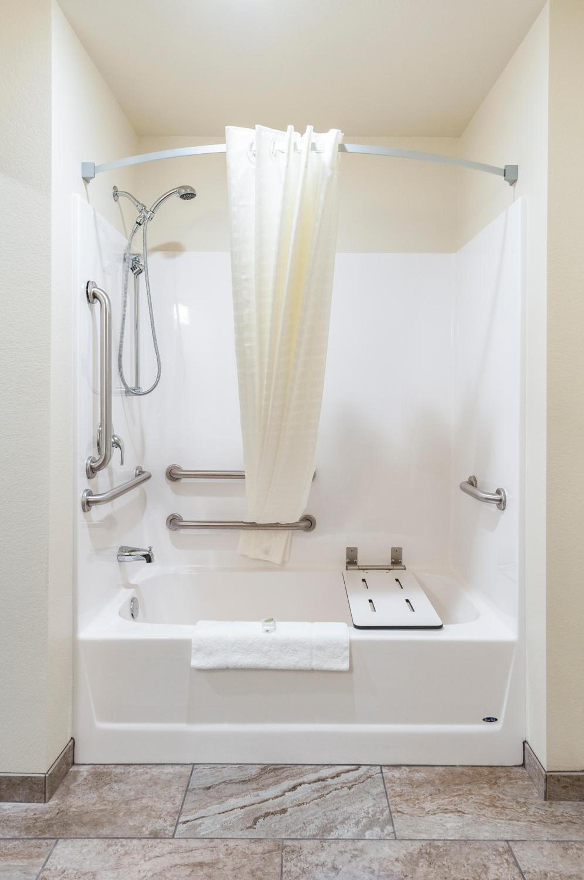 Cobblestone Hotel & Suites Appleton International Airport photo 12